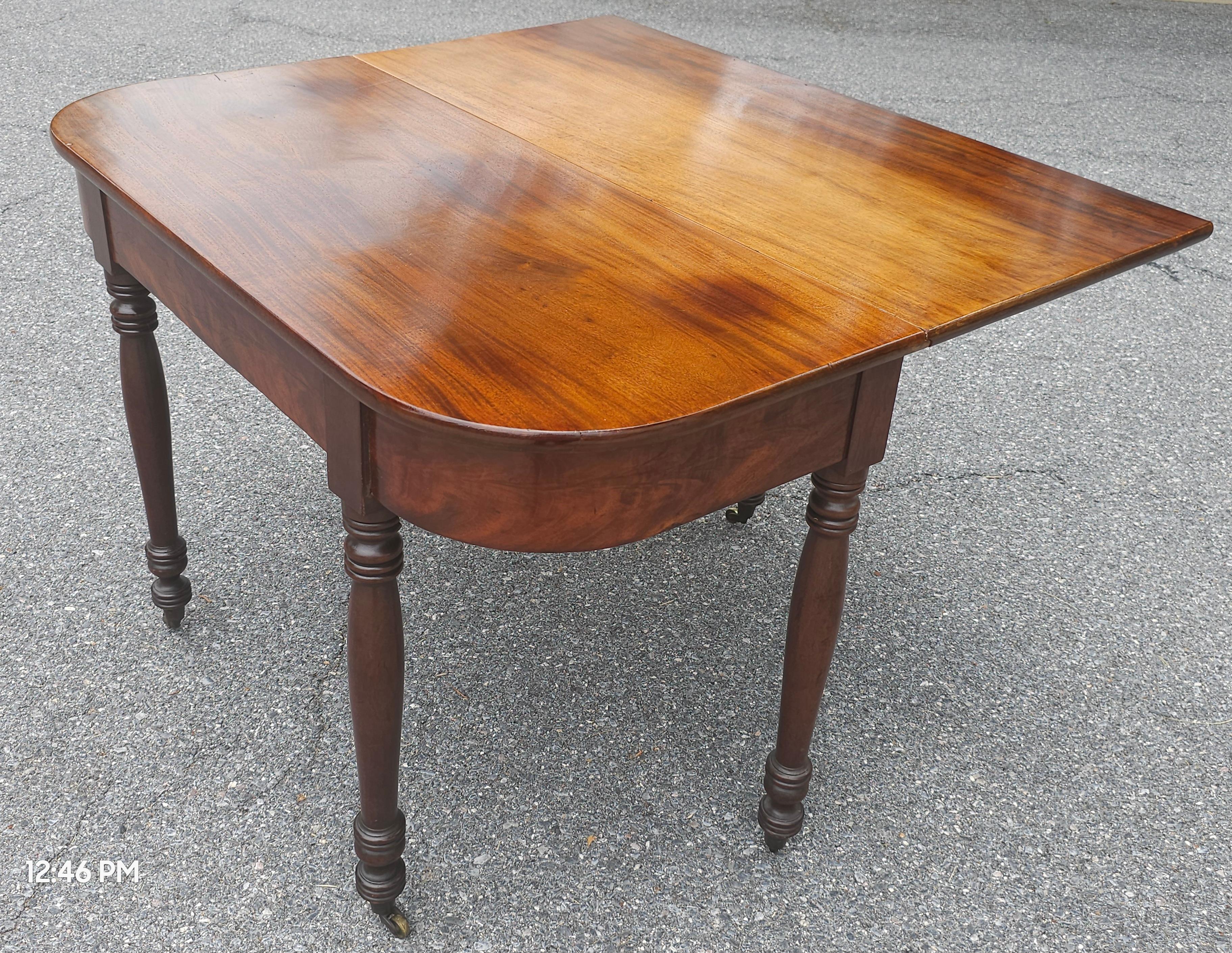 Early 1800s Federal Mahogany Single Drop Leaf Table For Sale 1