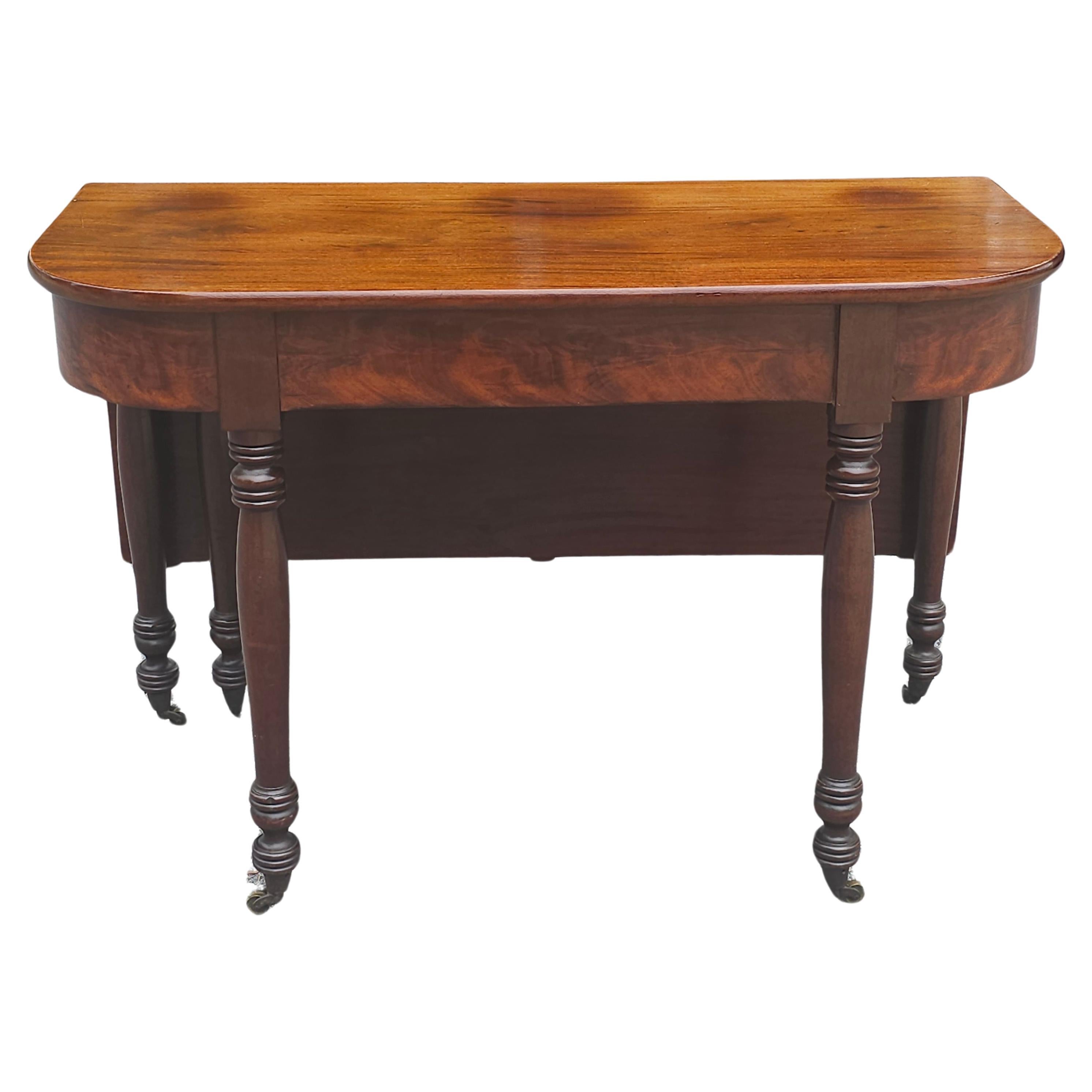 Early 1800s Federal Mahogany Single Drop Leaf Table