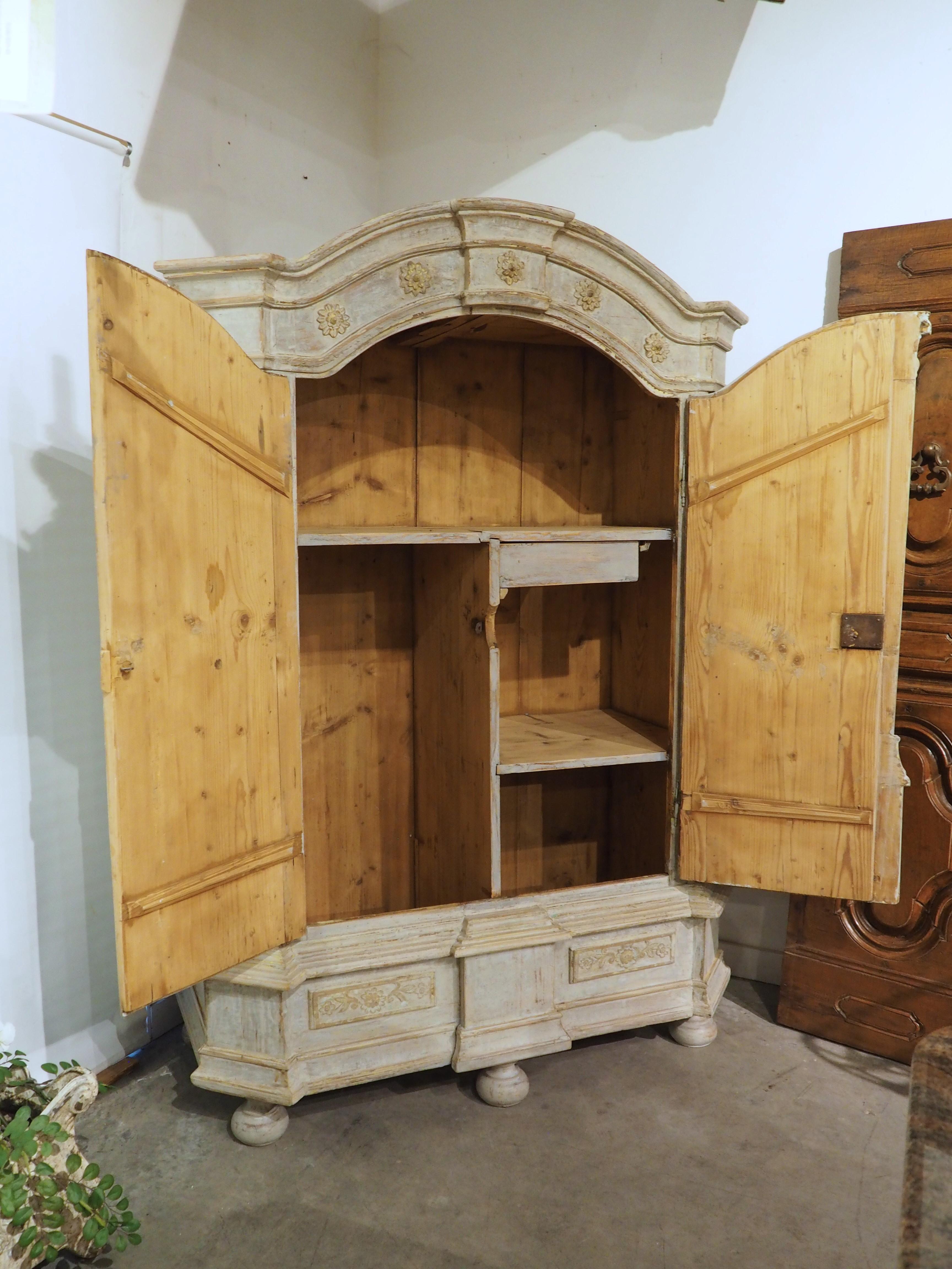 Early 1800s Northern European Baroque Style Armoire in Painted Pine 6