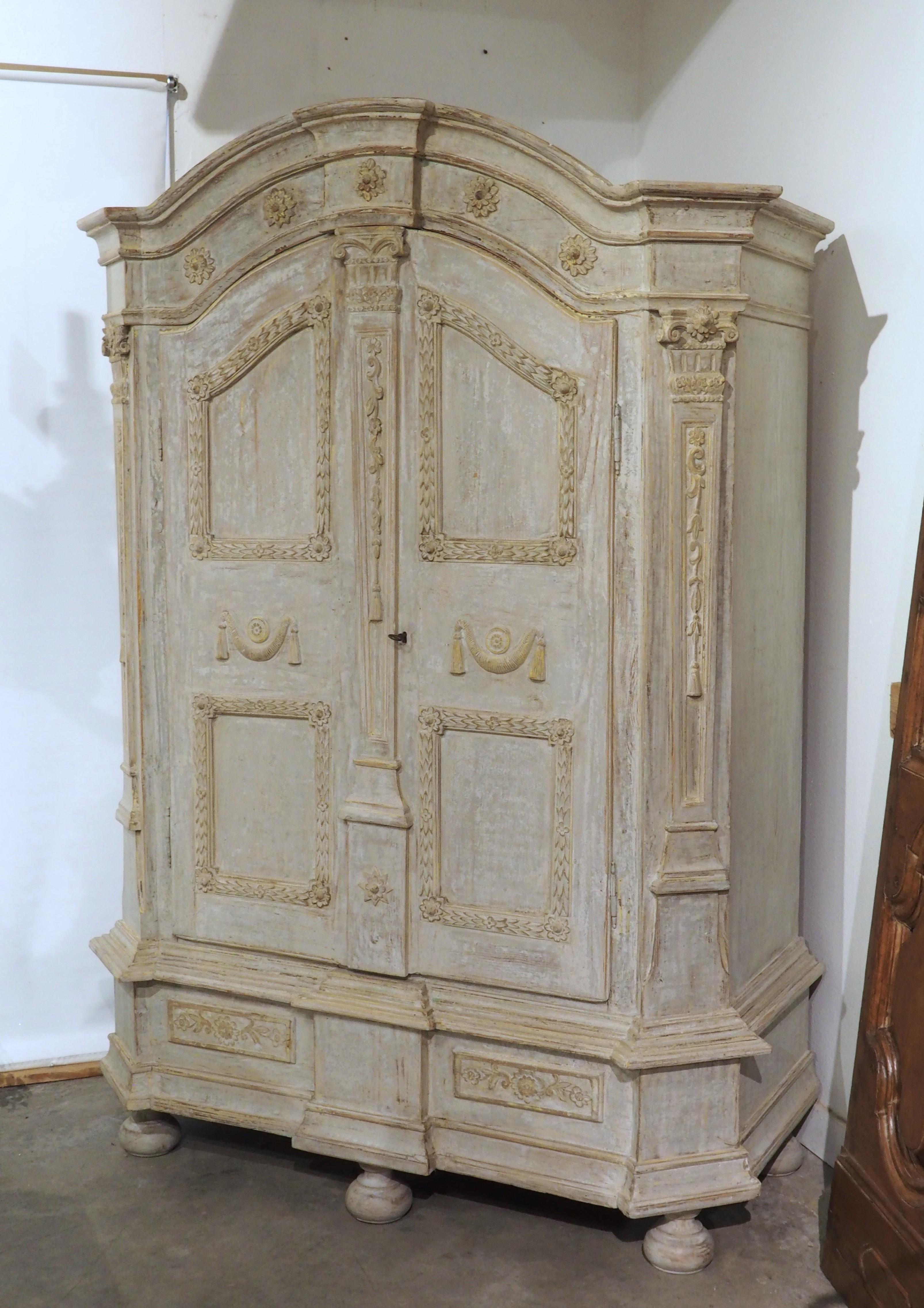 Early 1800s Northern European Baroque Style Armoire in Painted Pine 12