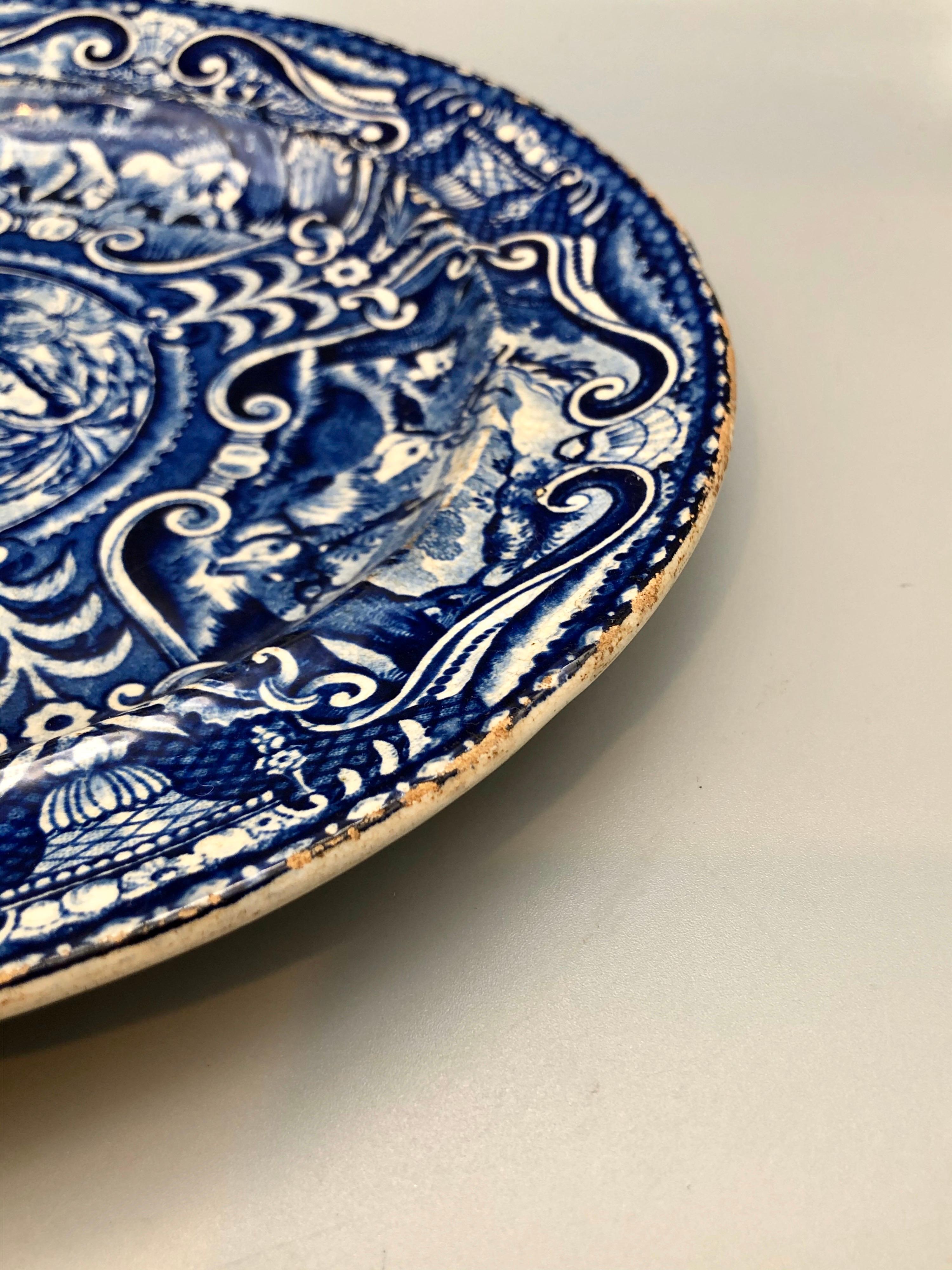 British Early 1800s Quadruped Plate Lion Pattern Cobalt Blue and White For Sale