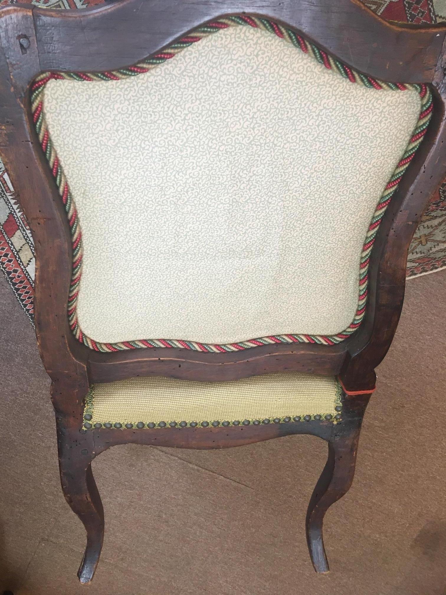 Early 1800s Regency Walnut Side Chair Side Chair with Needlepoint Upholstery For Sale 5