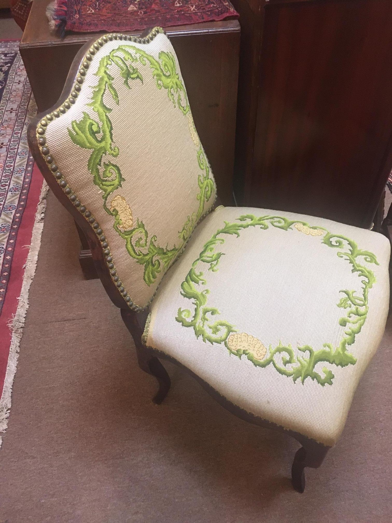 Early 1800s Regency Walnut Side Chair Side Chair with Needlepoint Upholstery For Sale 1