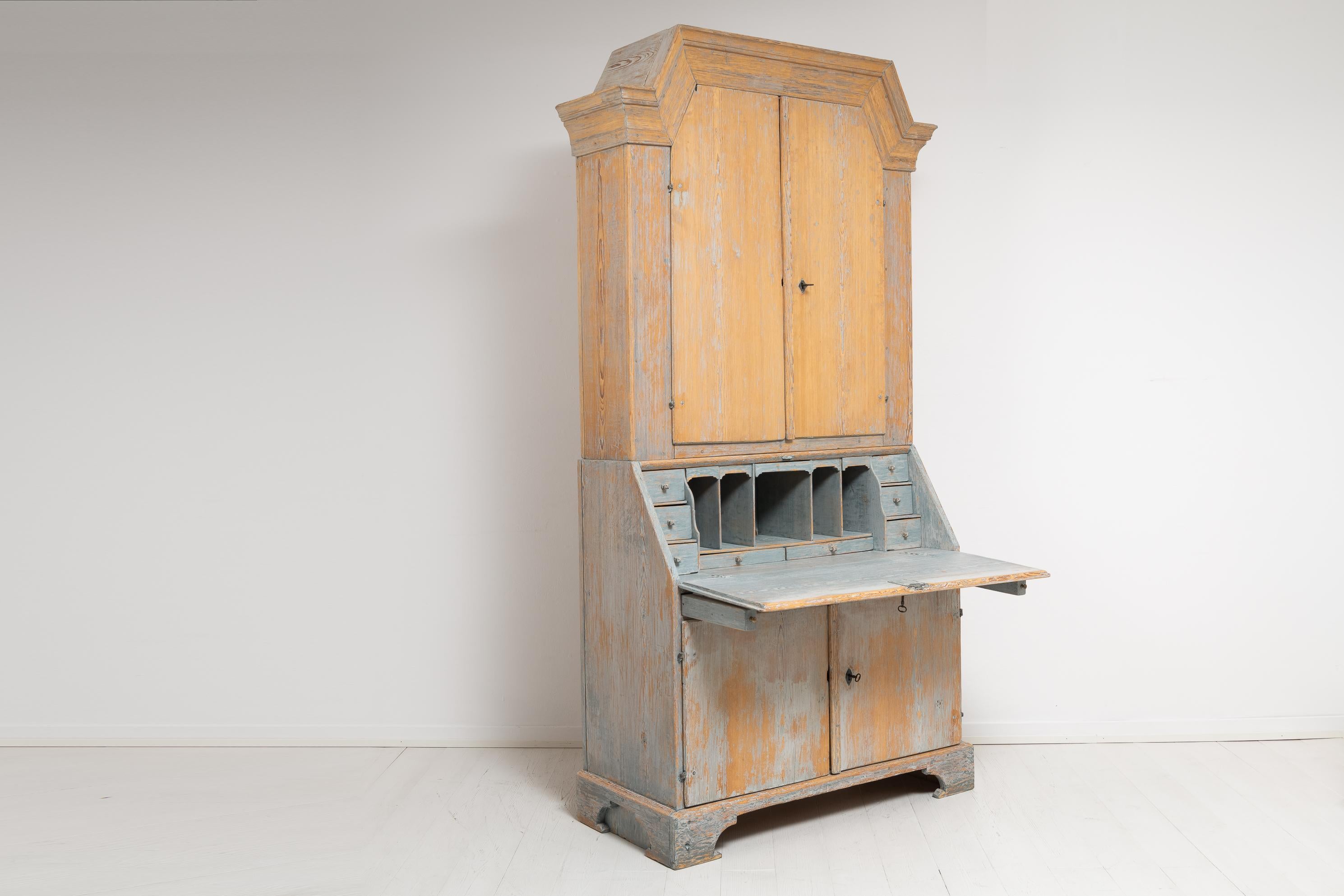 Early 1800s Swedish Country Baroque Style Secretary Cabinet In Good Condition In Kramfors, SE