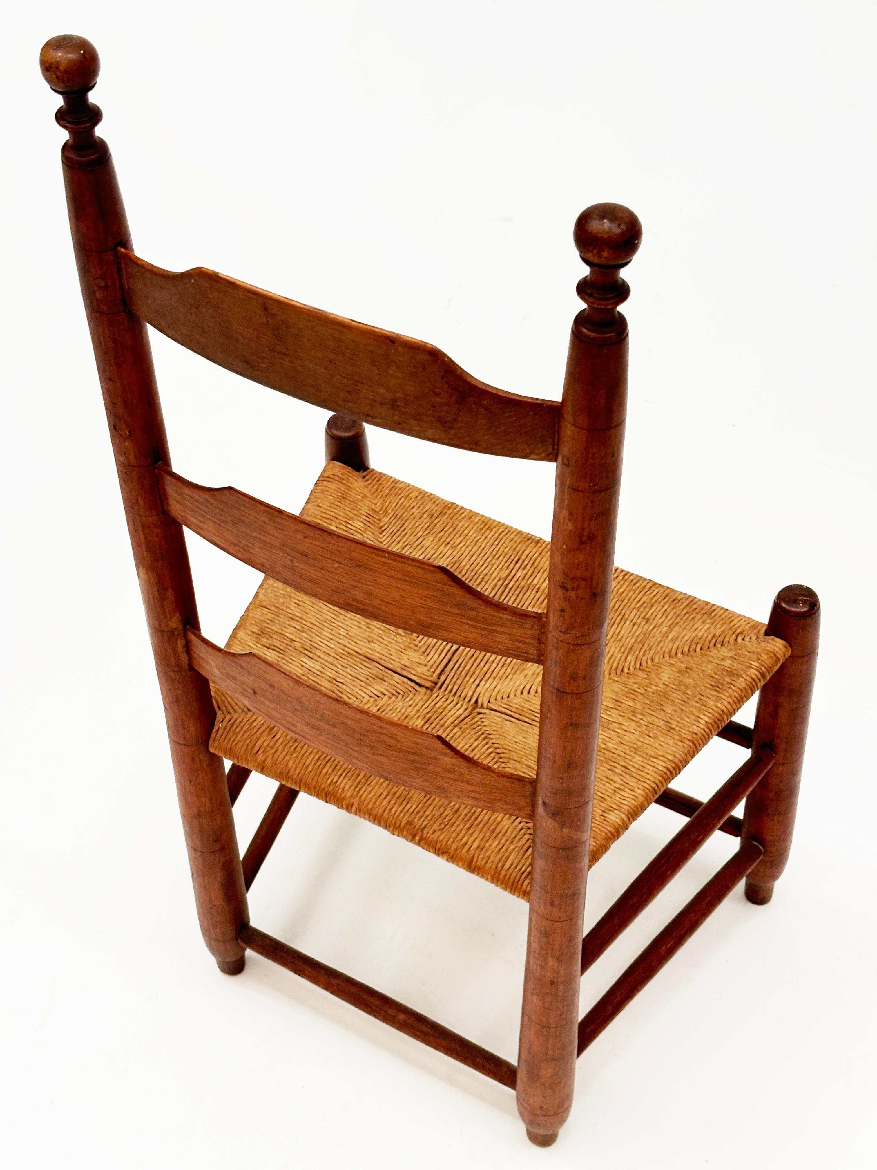 Early 1800’s Three Slat, Pennsylvania Ladder-Back Chair In Good Condition For Sale In Louisville, KY