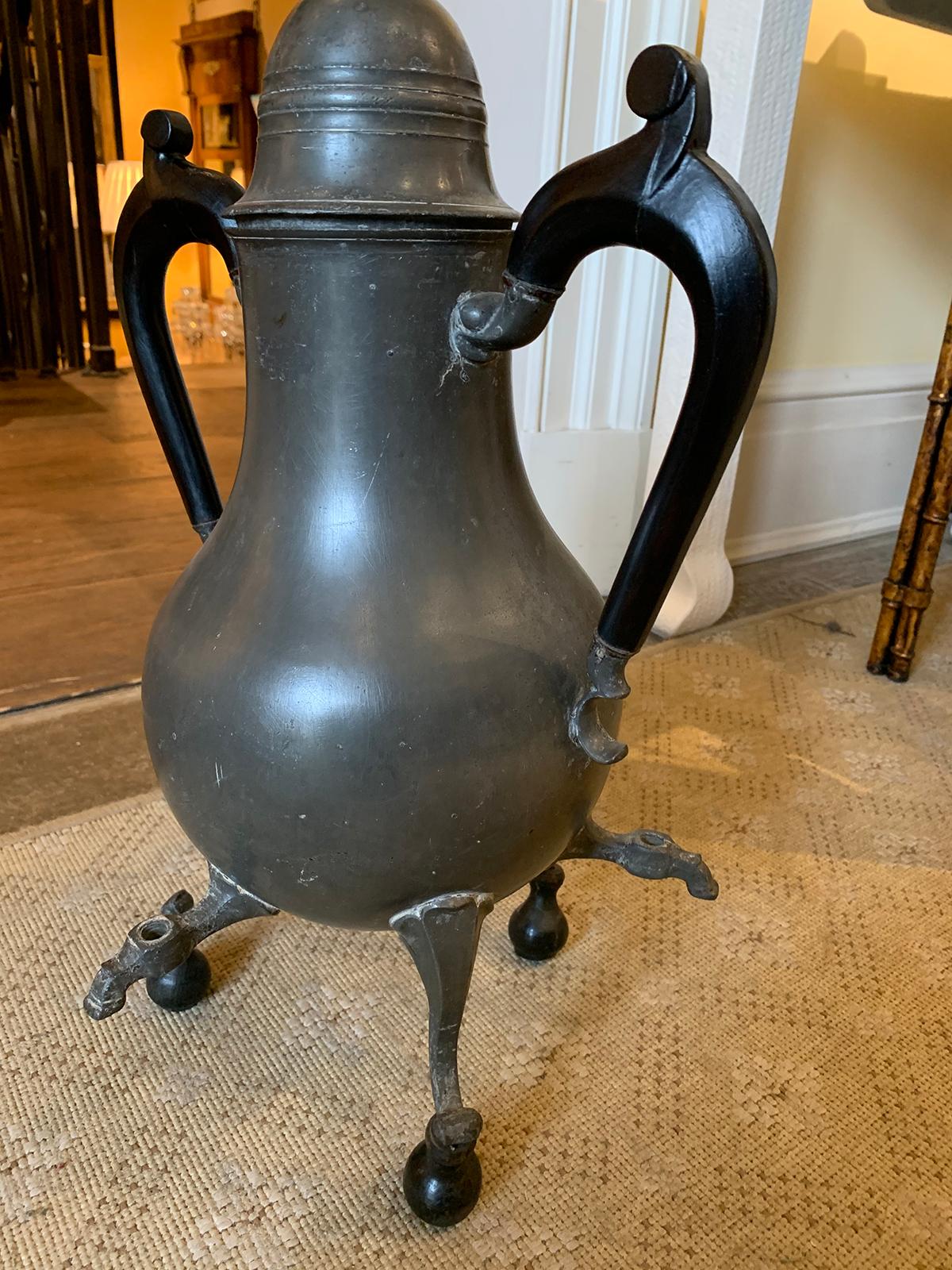 Early 18th-19th Century Pewter Lidded Hot Water Urn, Three Spouts, Wood Handles For Sale 4