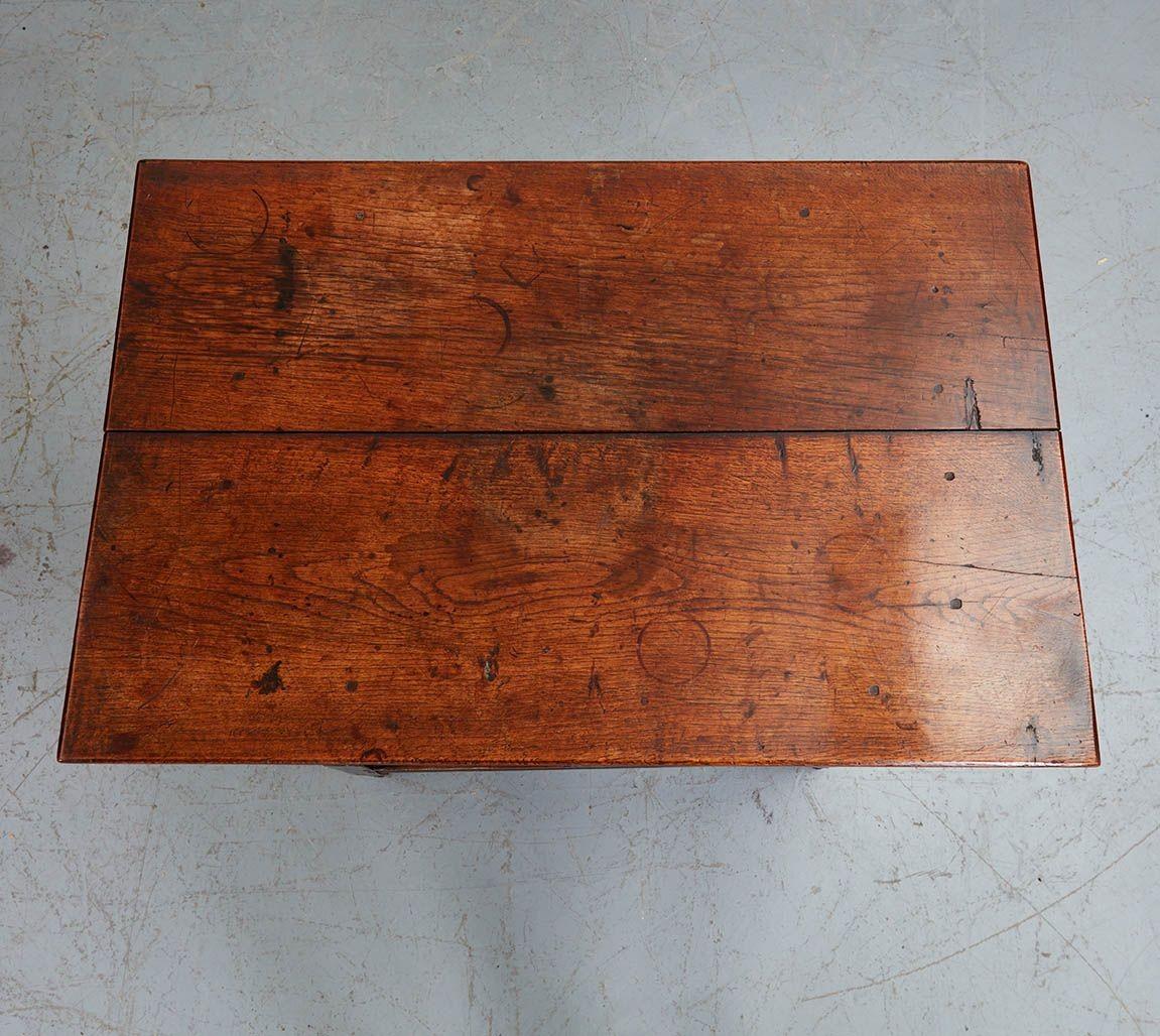 English Early 18th c. Box Stretcher Center Table For Sale