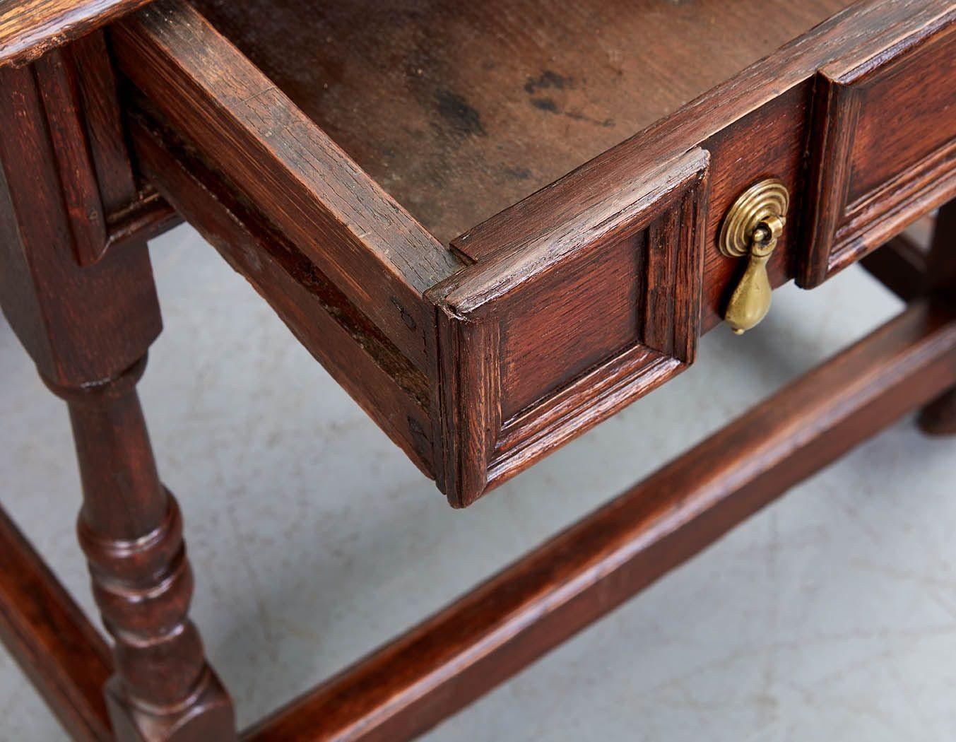 Early 18th c. English Oak Single Drawer Table For Sale 4