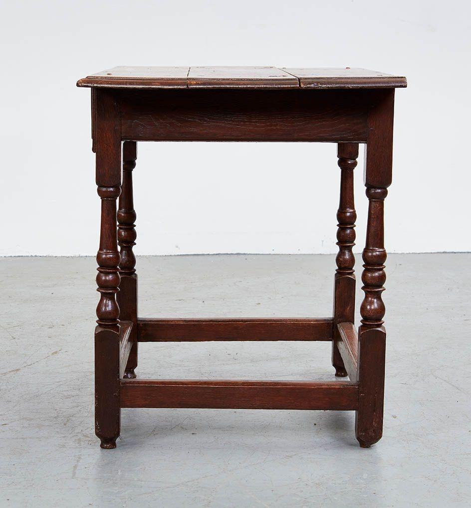 Early 18th c. English Oak Single Drawer Table In Good Condition For Sale In Greenwich, CT