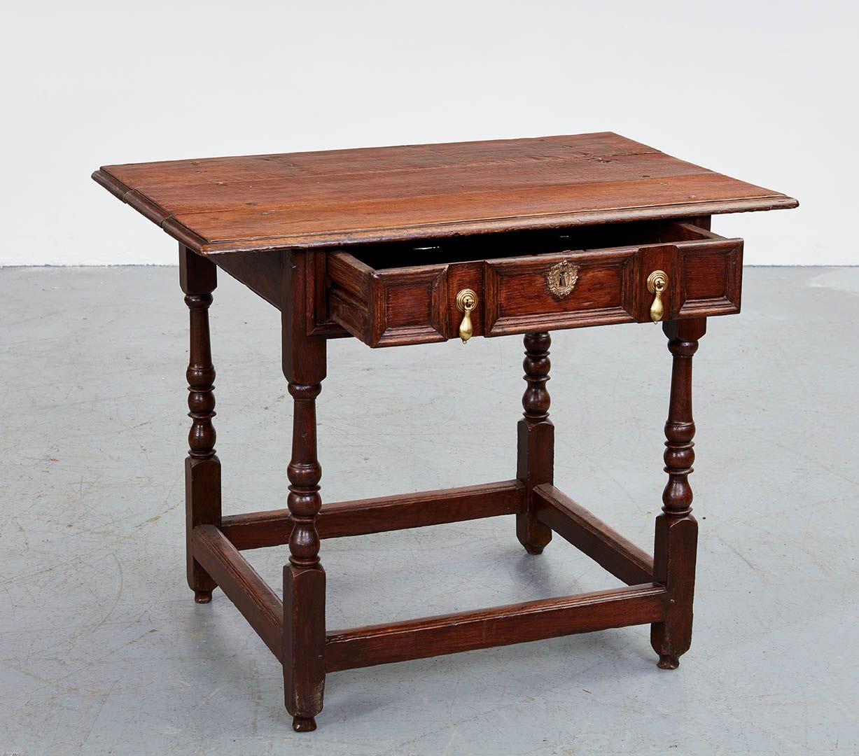 Early 18th c. English Oak Single Drawer Table For Sale 1