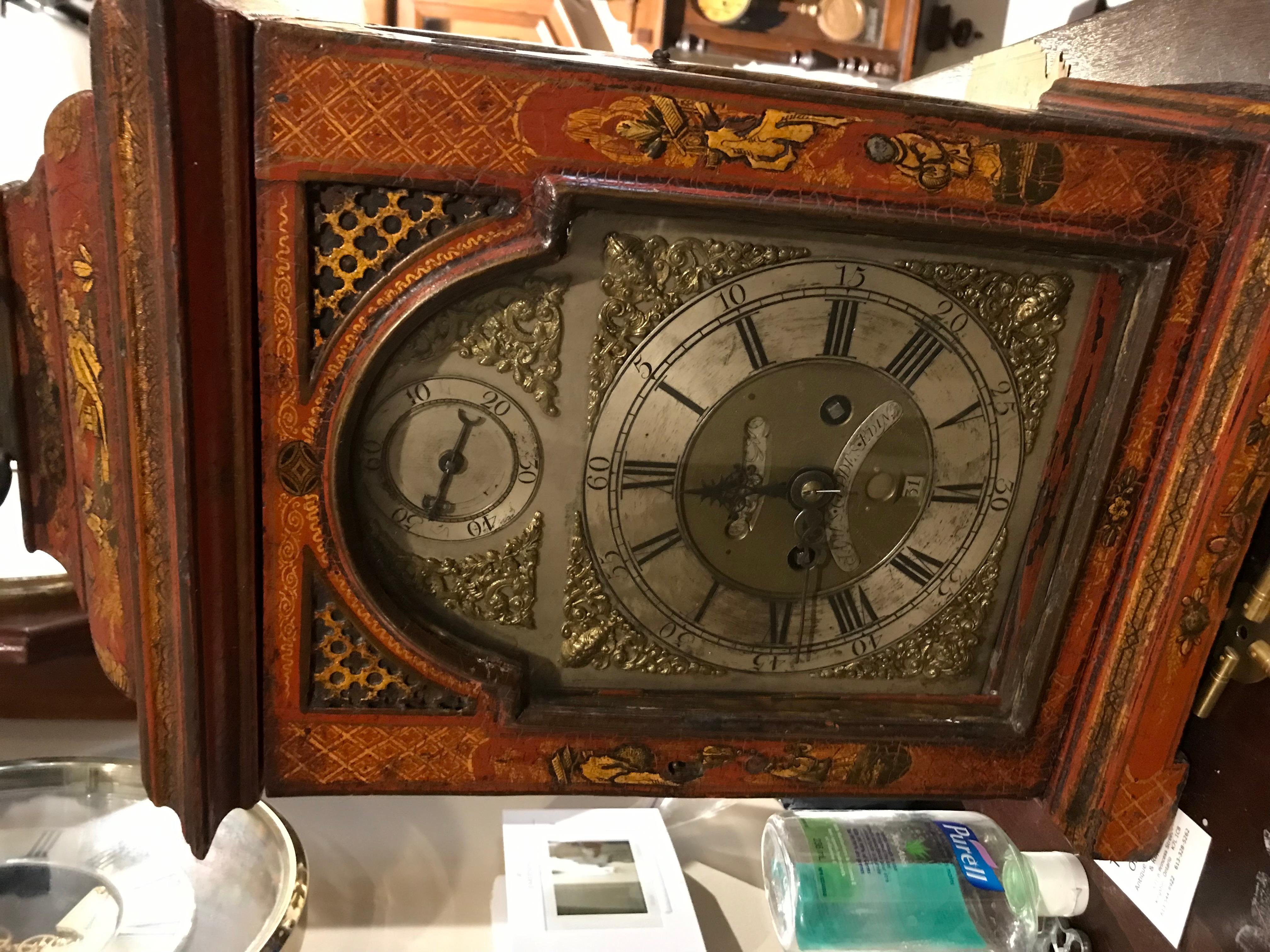 Early 18th C English Red Lacquer Chinoiserie painted bracket clock  In Good Condition For Sale In Oakville, ON