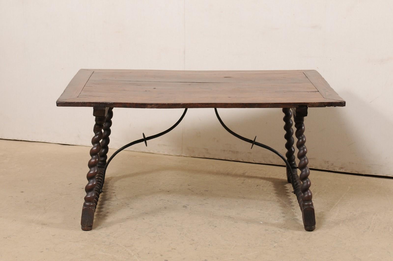 Italienischer Tisch aus dem frühen 18. Jahrhundert mit geschmiedetem Eisenträger und nackt gedrehten Beinen im Zustand „Gut“ im Angebot in Atlanta, GA