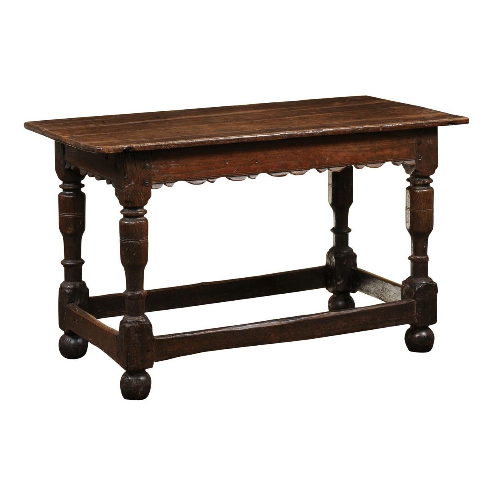 Tavolo da console in Oak del XVIII secolo con grembiule intagliato, gambe tornite e barella a cassetta