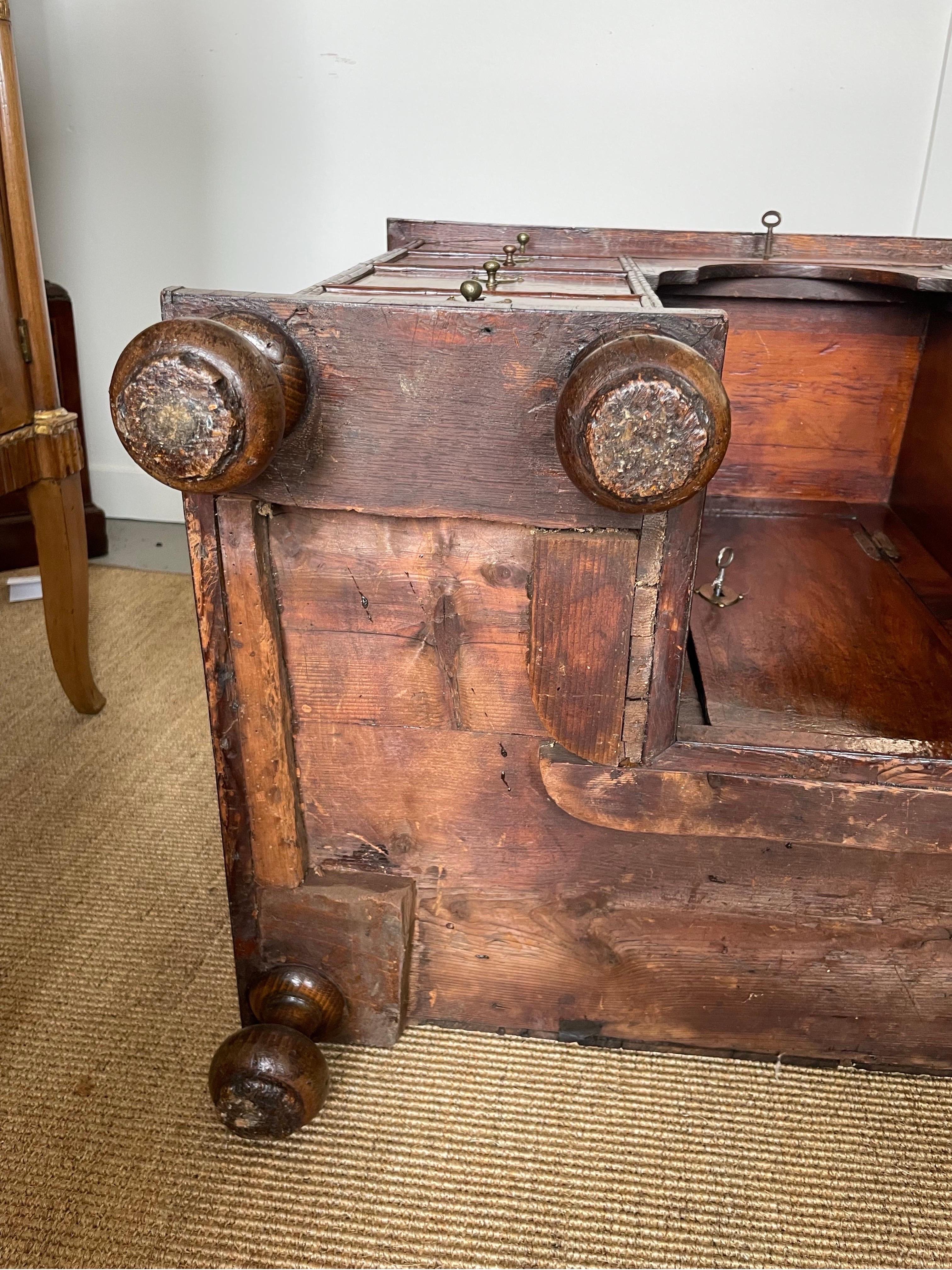 Early 18th C Queen Anne Kneehole Desk For Sale 5