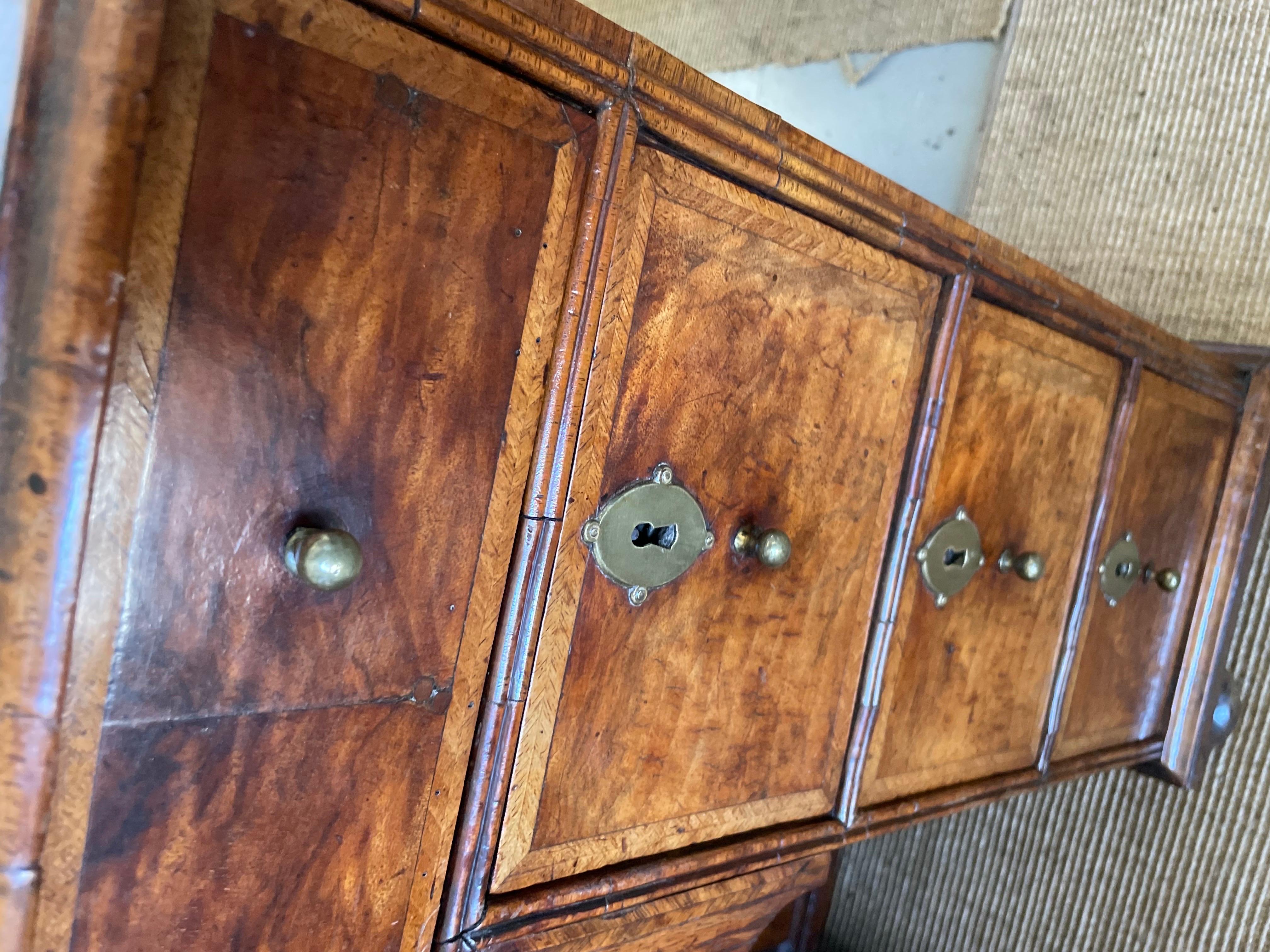 Early 18th C Queen Anne Kneehole Desk For Sale 12