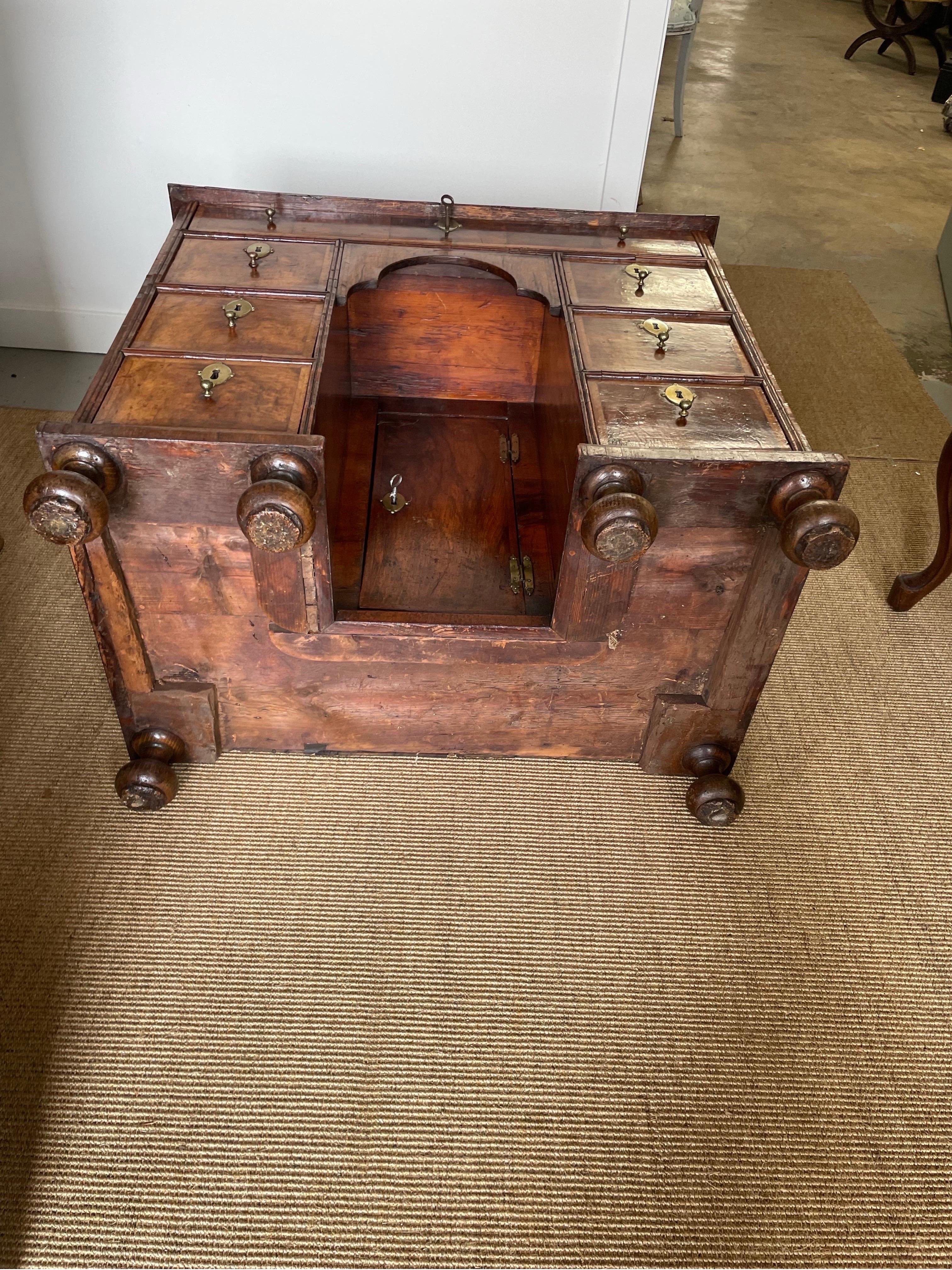 18th Century Early 18th C Queen Anne Kneehole Desk For Sale