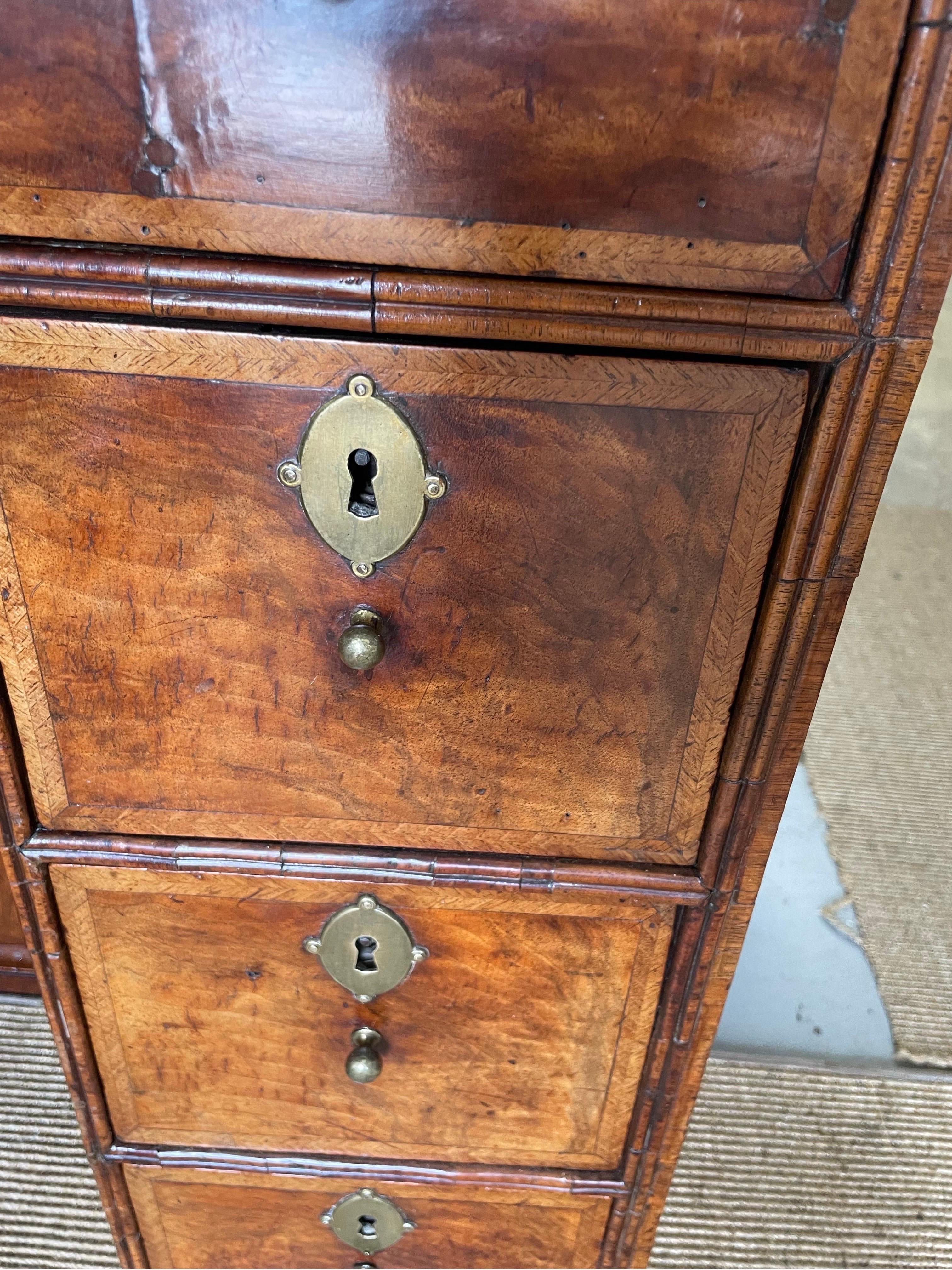 Early 18th C Queen Anne Kneehole Desk For Sale 4