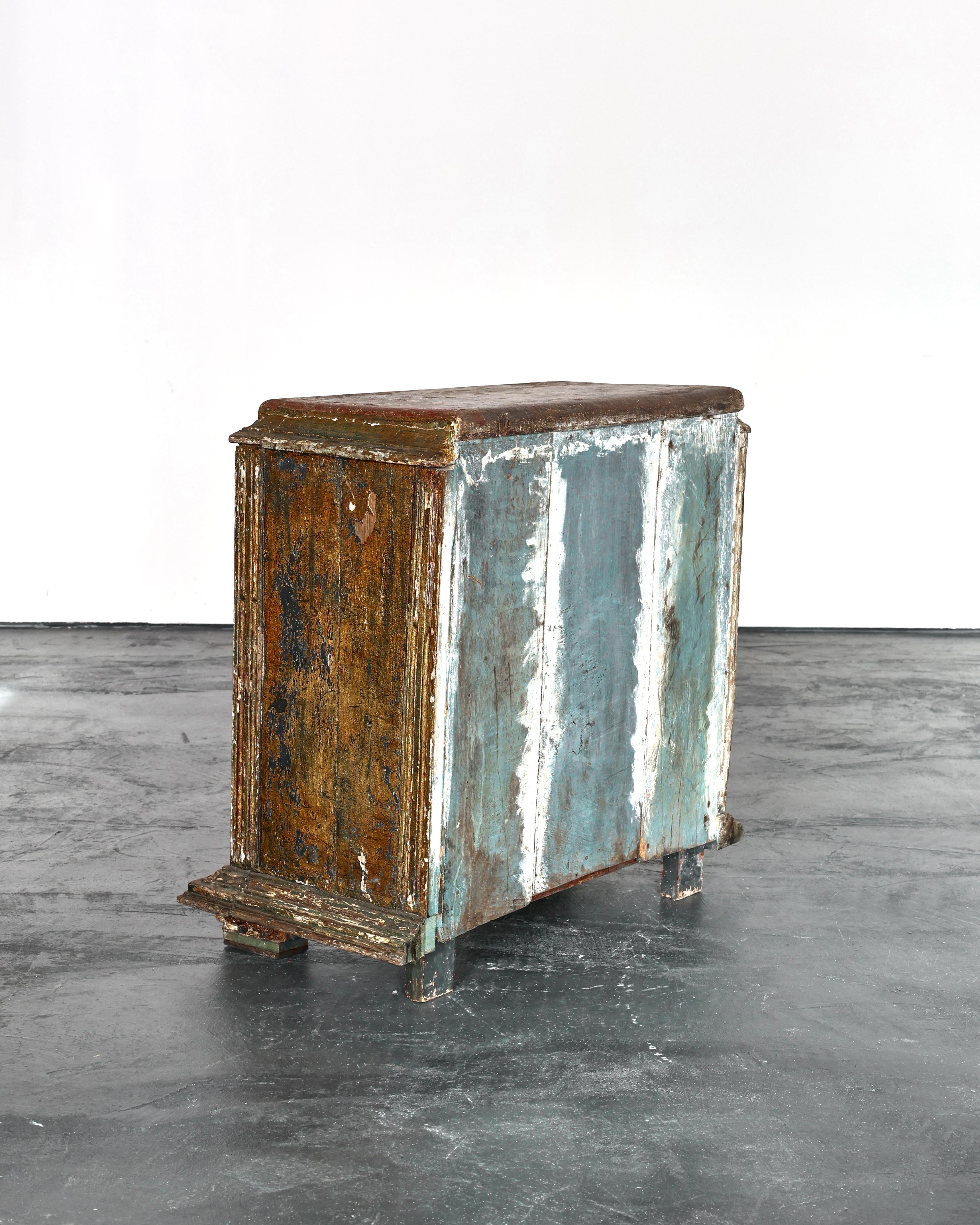 Cassettiera/Comodino spagnolo dorato e dipinto dell'inizio del 18° secolo in vendita 7