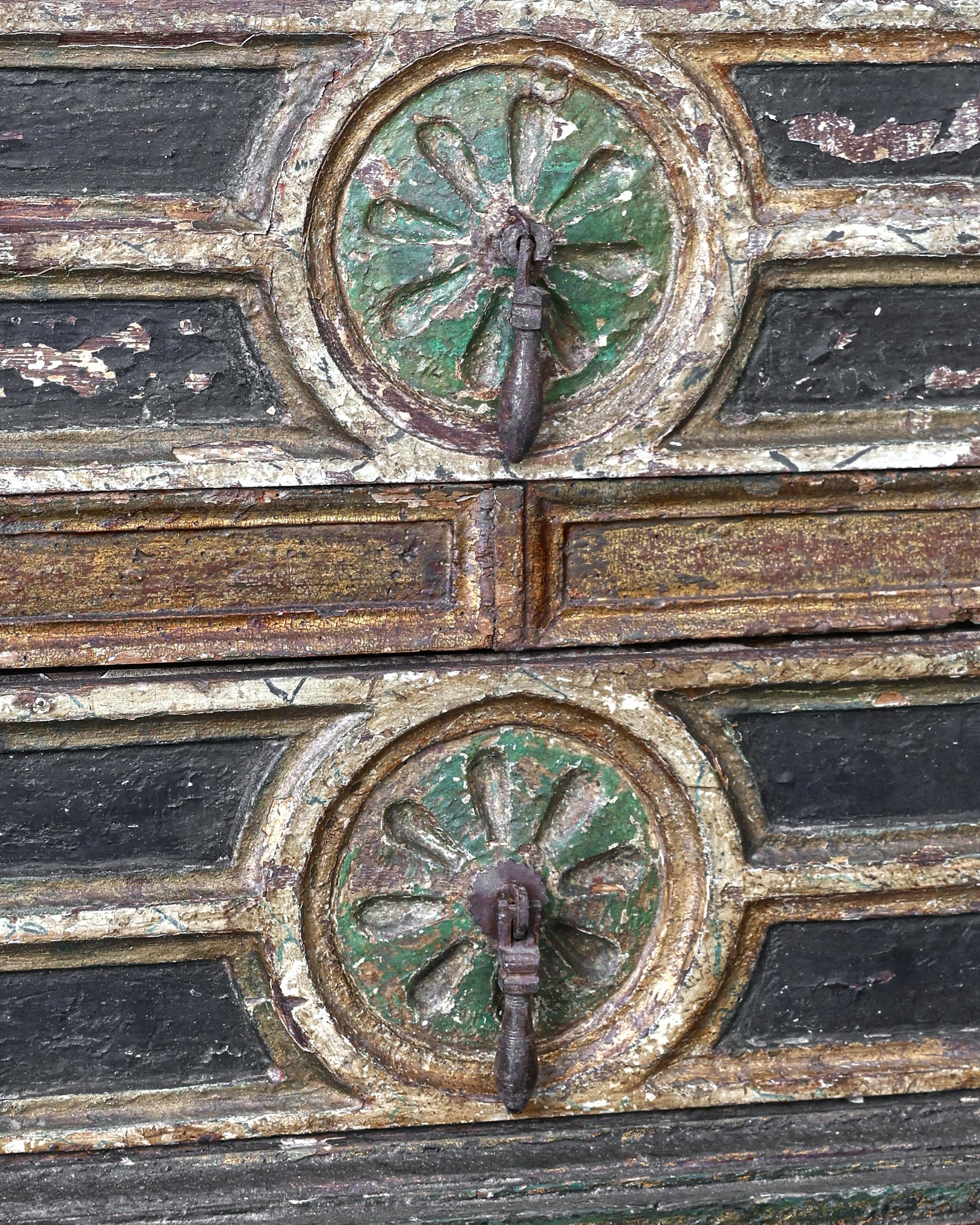 Cassettiera/Comodino spagnolo dorato e dipinto dell'inizio del 18° secolo in vendita 3