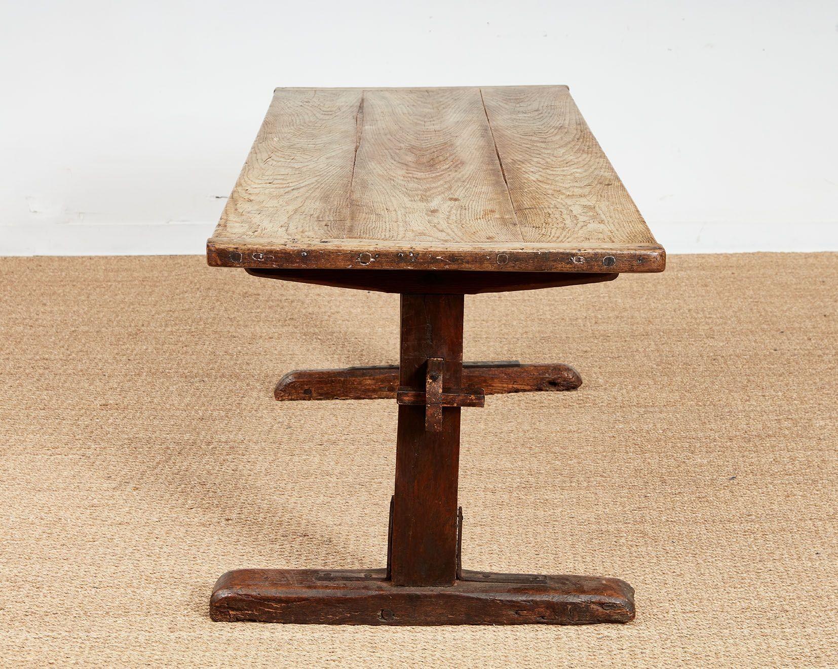 Early 18th c. Tavern Table In Good Condition For Sale In Greenwich, CT