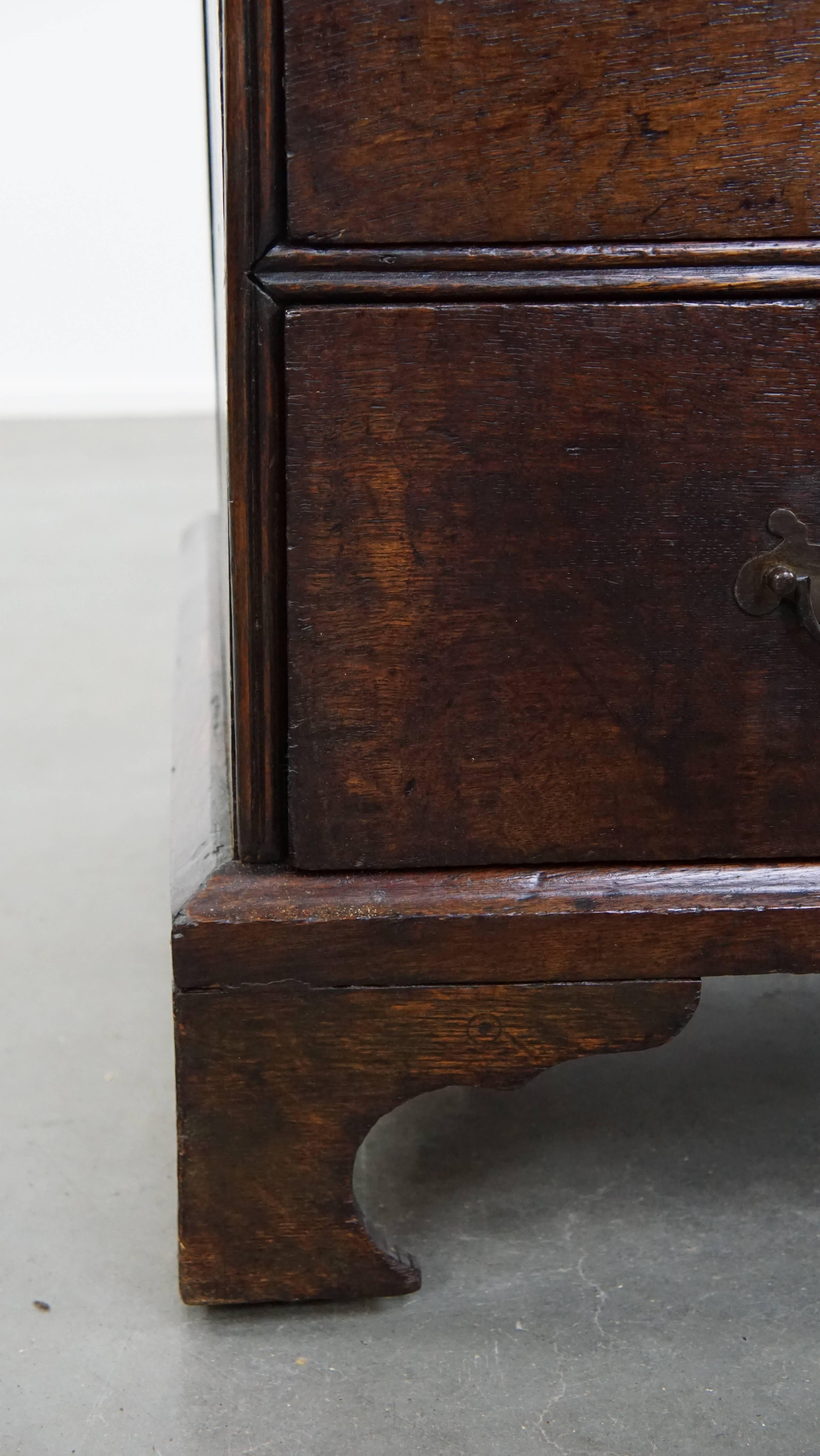 Early 18th century antique English oak chest of drawers with 5 drawers in vendita 7