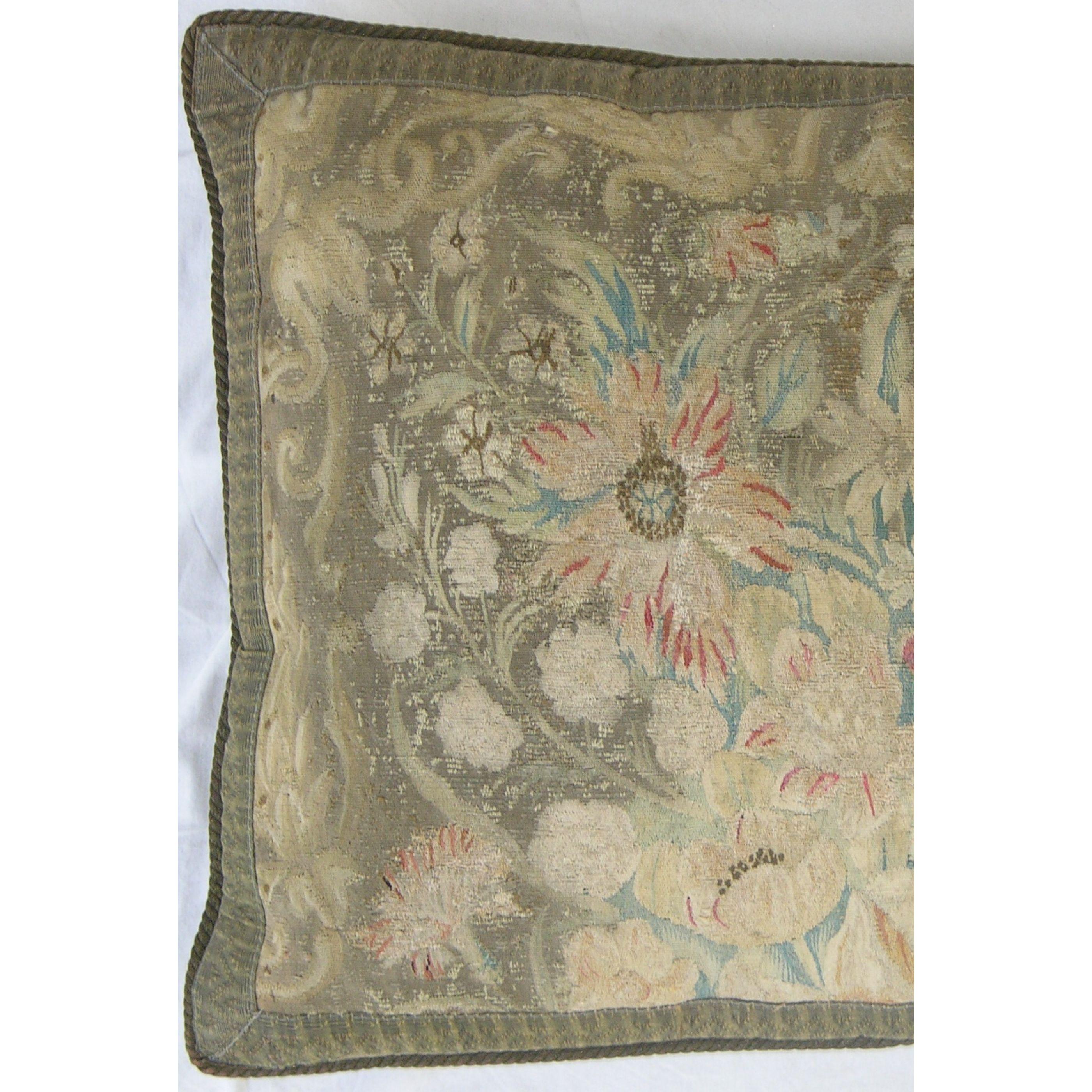 Early 18th Century Antique French Aubusson Tapestry Pillow In Good Condition For Sale In Los Angeles, US