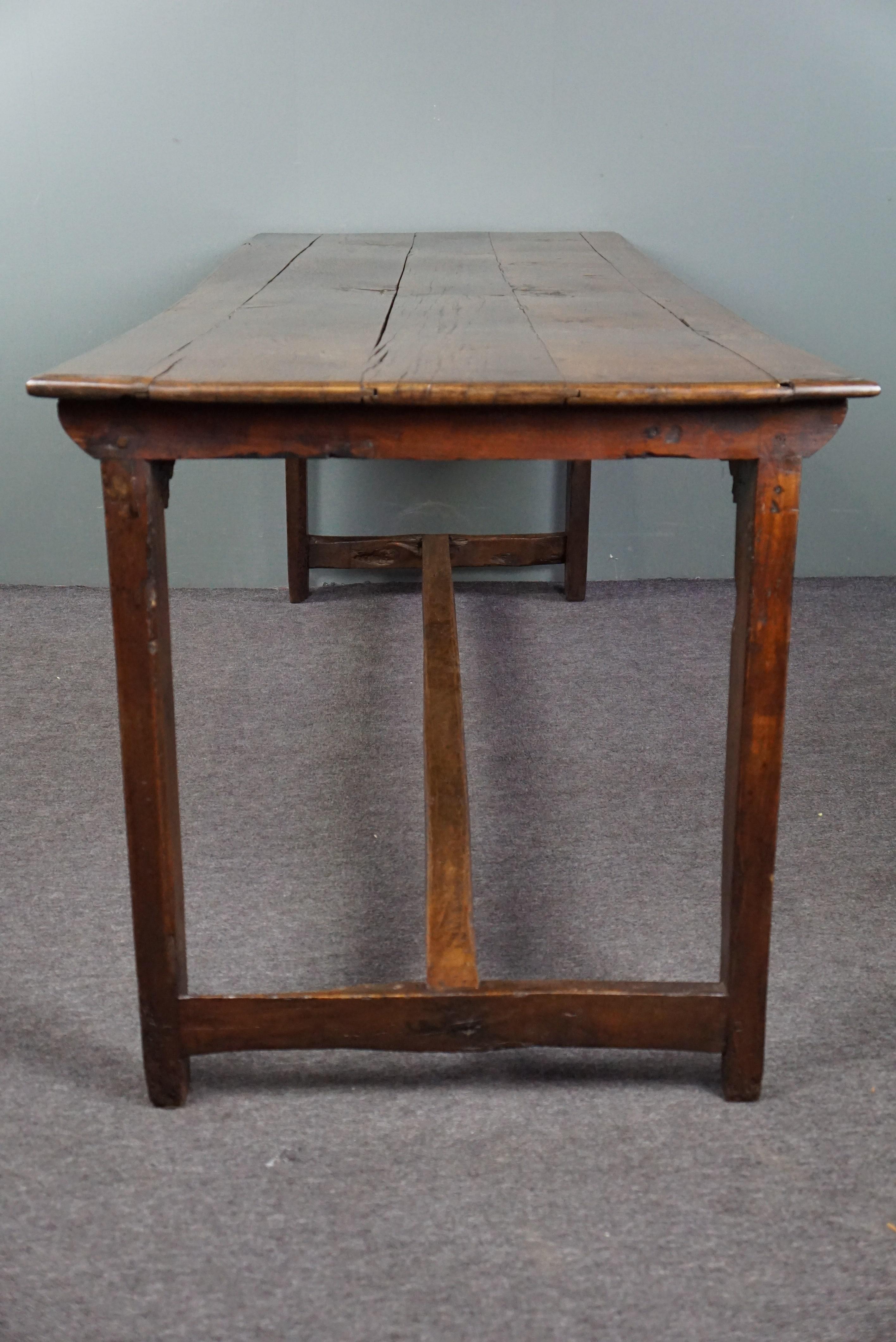 Wood Early 18th-century antique French oak dining table in a beautiful size For Sale