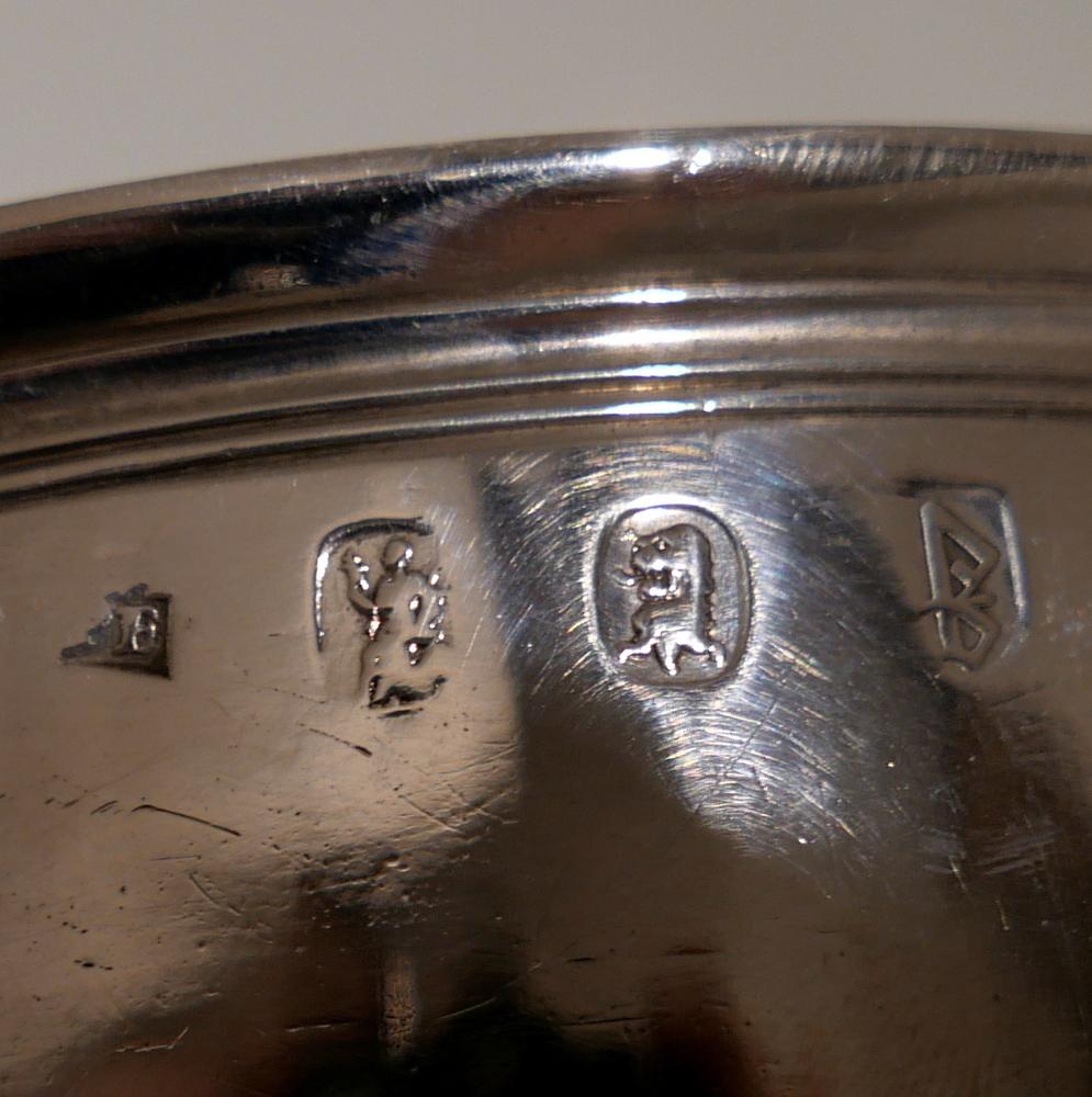 Early 18th Century Antique Queen Anne Britannia Silver Cup & Cover, London, 1705 For Sale 8