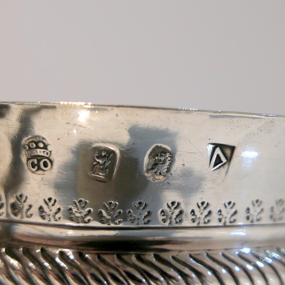 Early 18th Century Antique Queen Anne Britannia Silver Porringer Lon 1706 J Cory For Sale 5