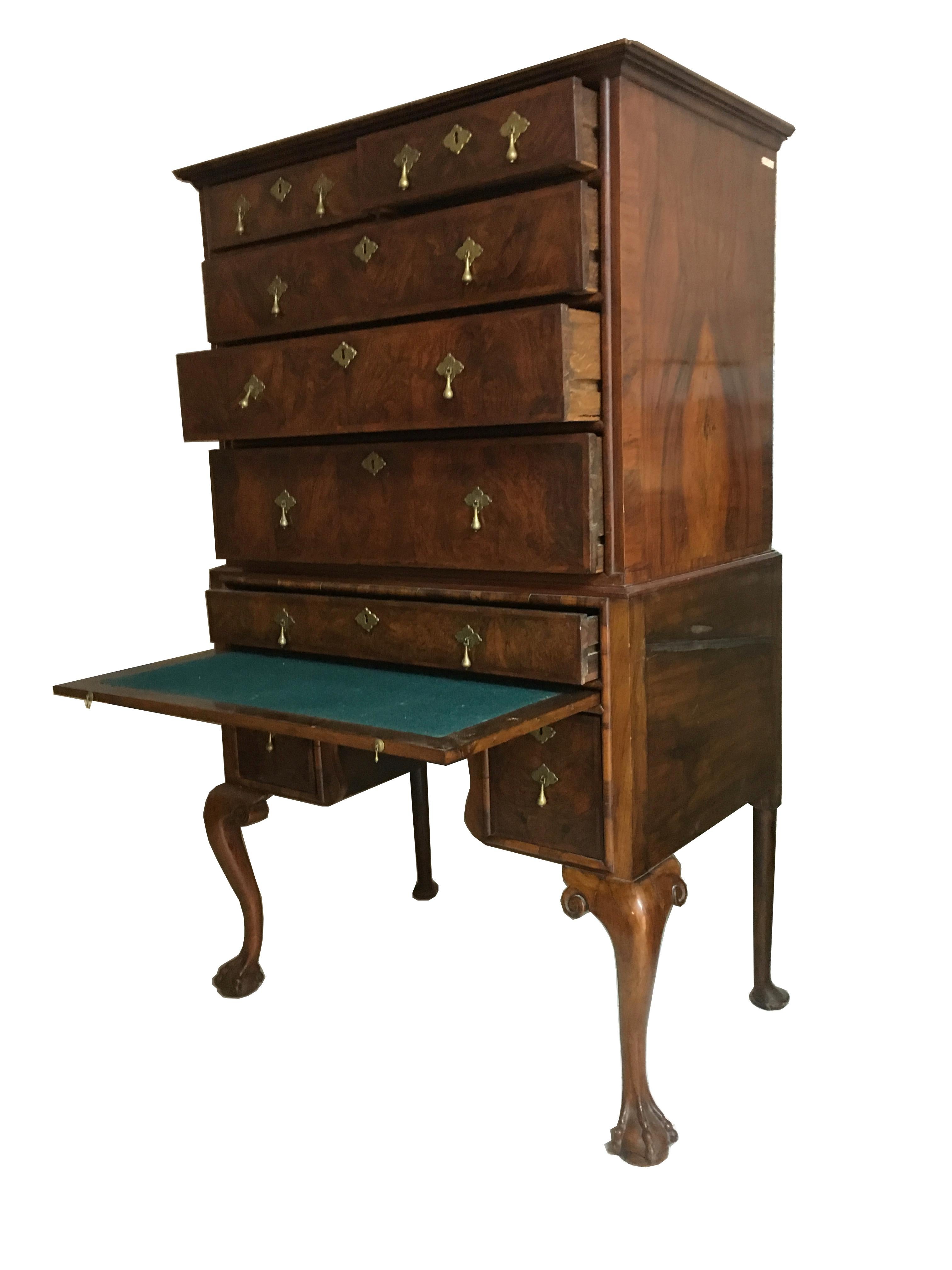 Early 18th Century Antique Walnut Chest on Chest or Highboy In Excellent Condition For Sale In Naples, IT