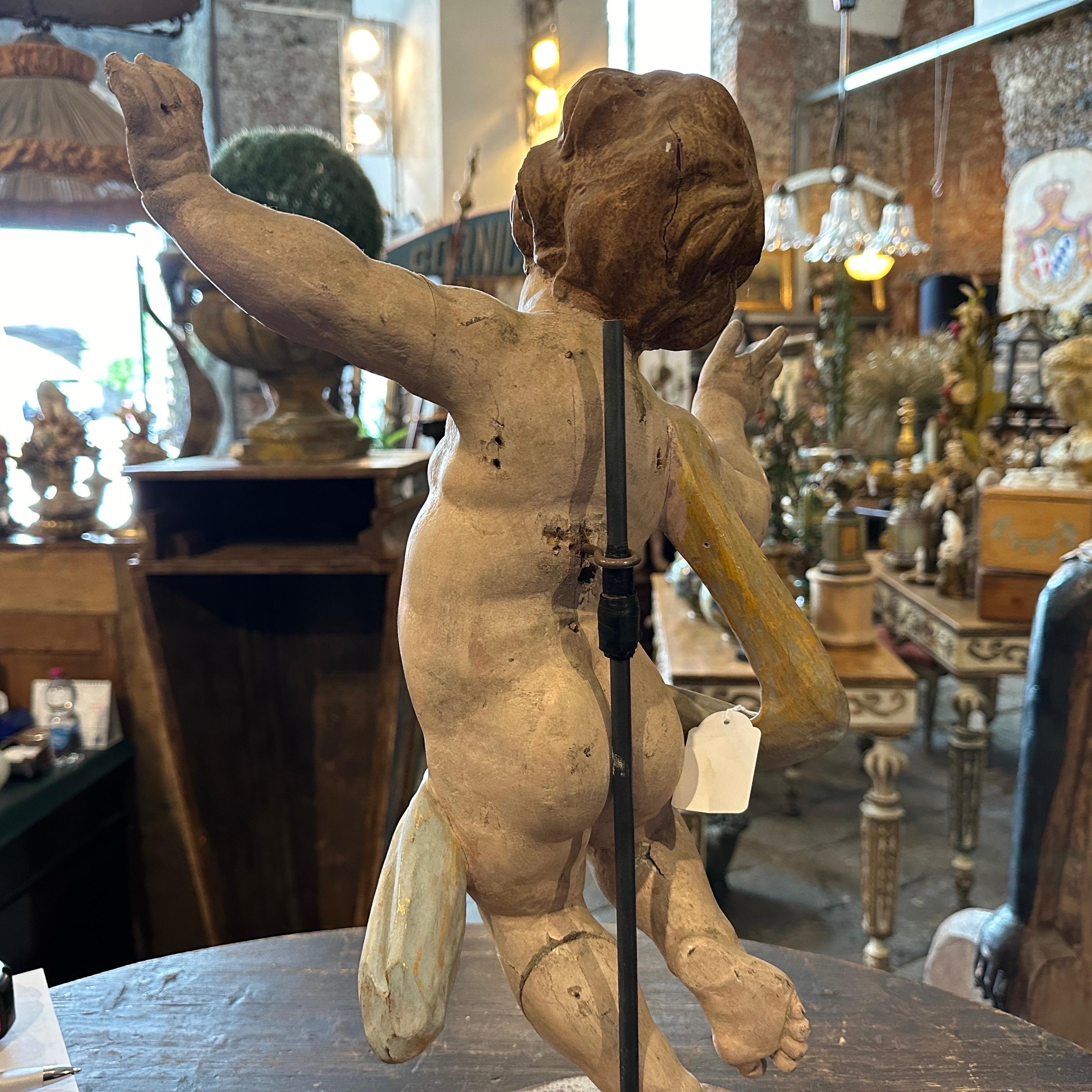 Early 18th Century Baroque Italian Sculpture of an Angel For Sale 2