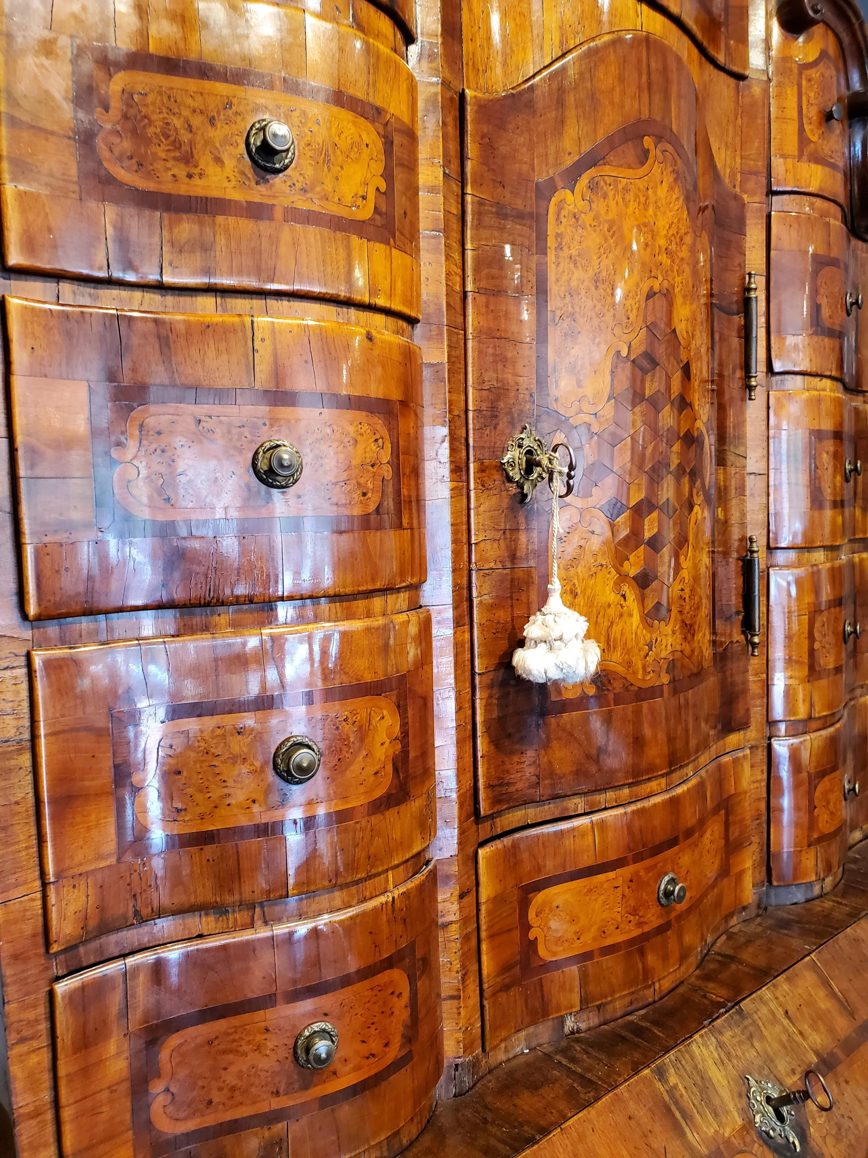 Early 18th Century Bavarian Bureau Cabinet 4