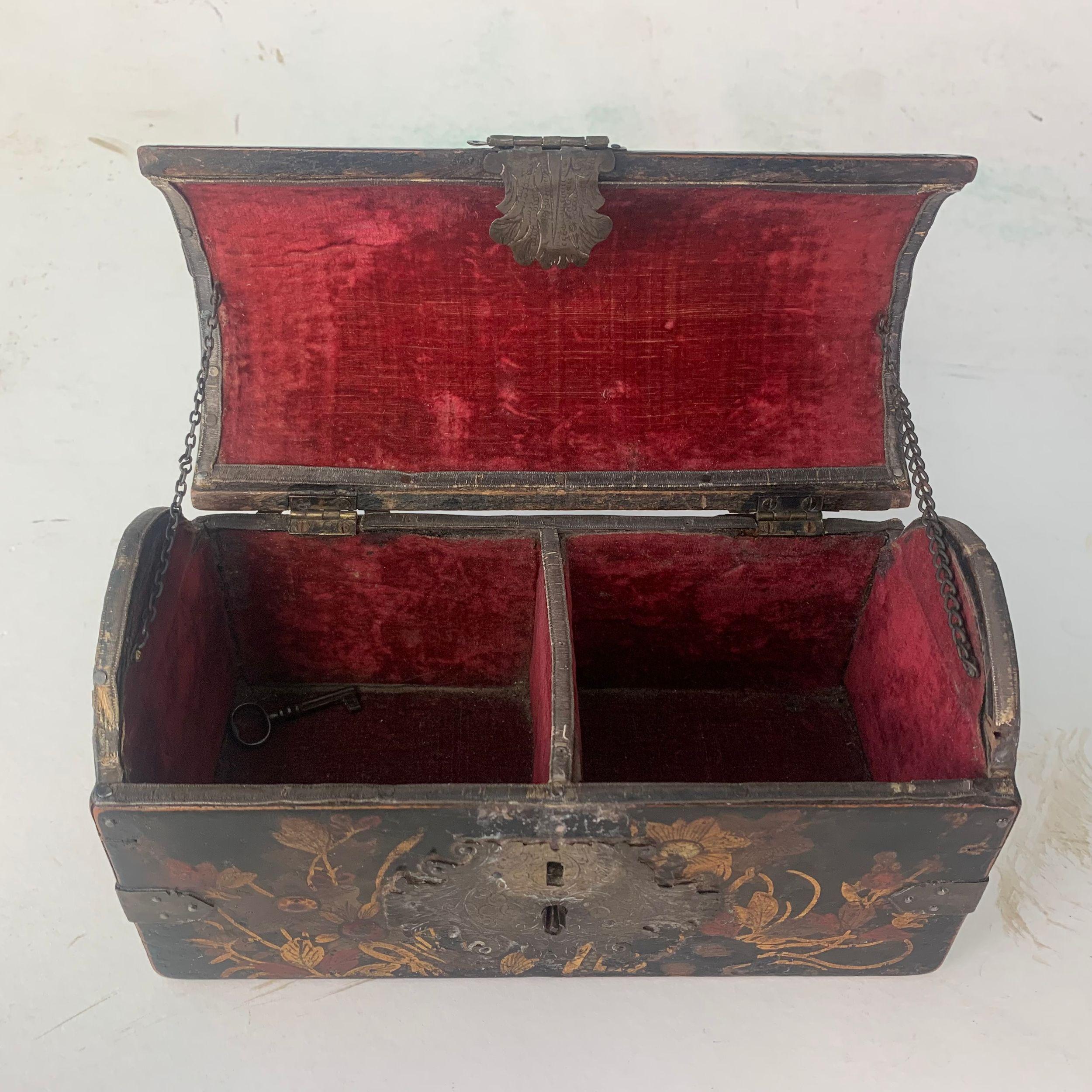 Early 18th Century Black Japanned Trinket/Jewel Box For Sale 1