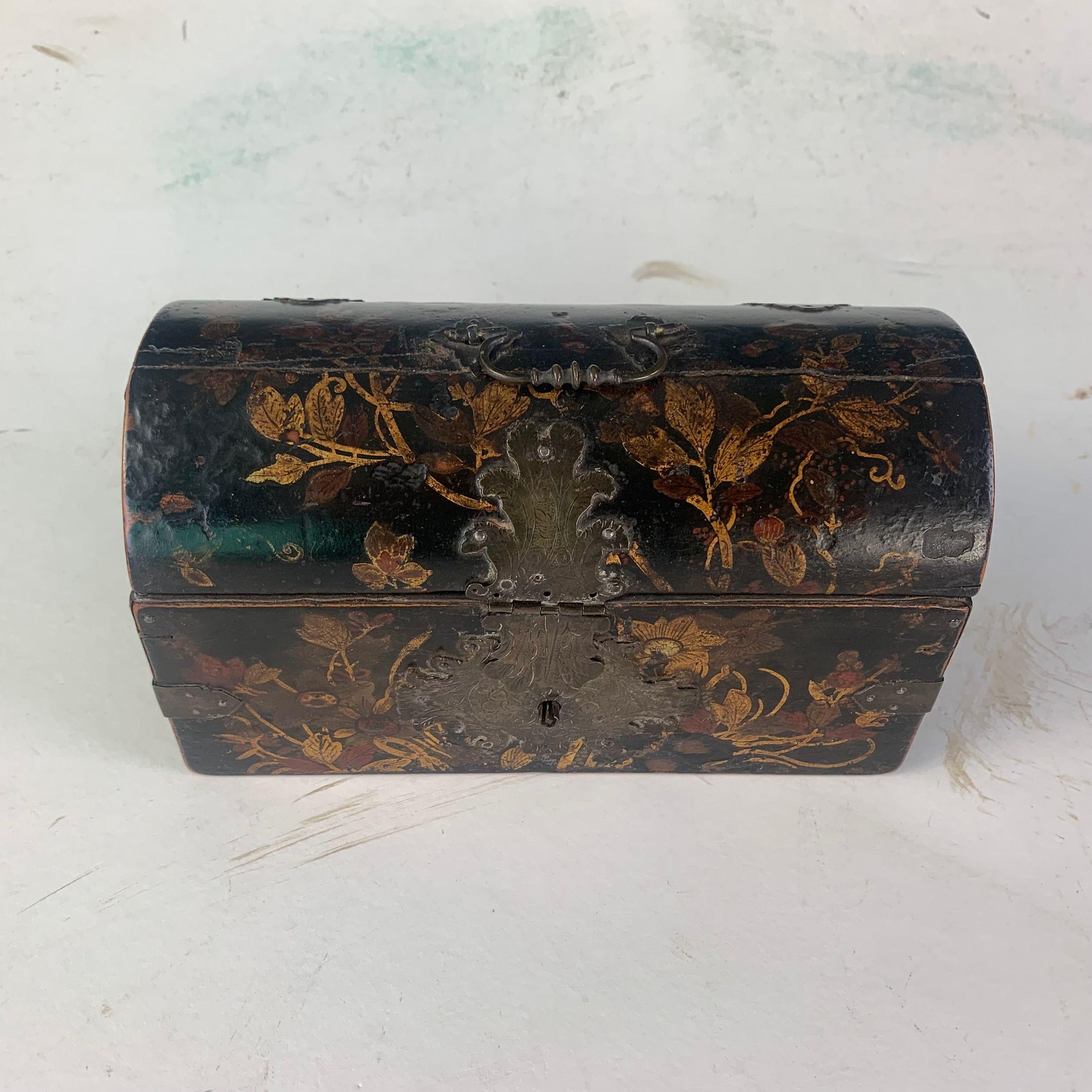 Early 18th Century Black Japanned Trinket/Jewel Box For Sale 2