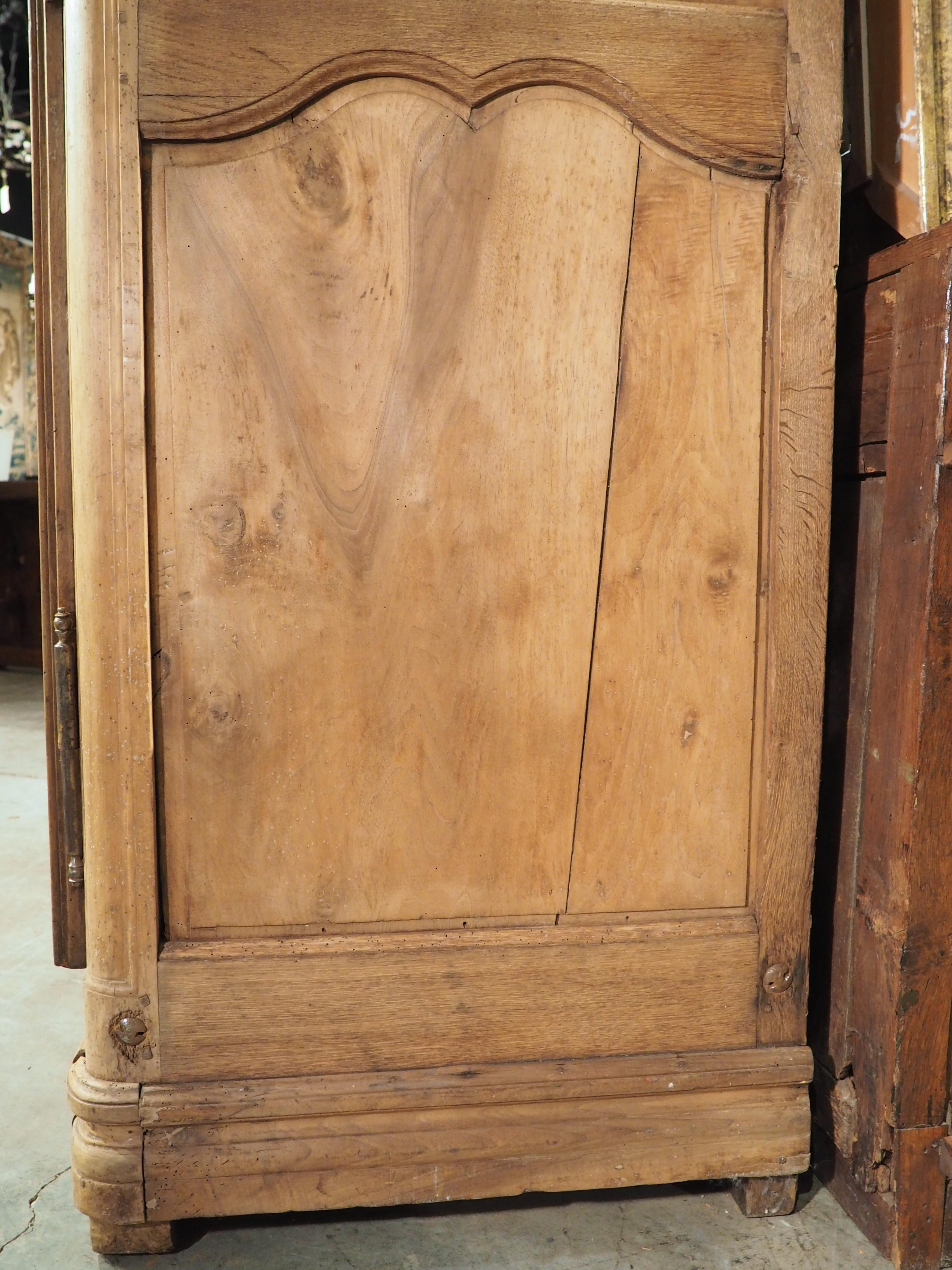 Early 18th Century Bleached French Walnut Armoire from the Île-de-France Region For Sale 14