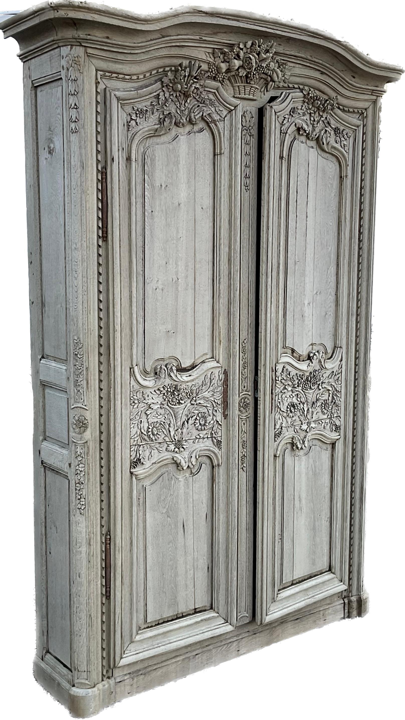 Early 18th Century Bleached Oak Wedding Armoire from France 5