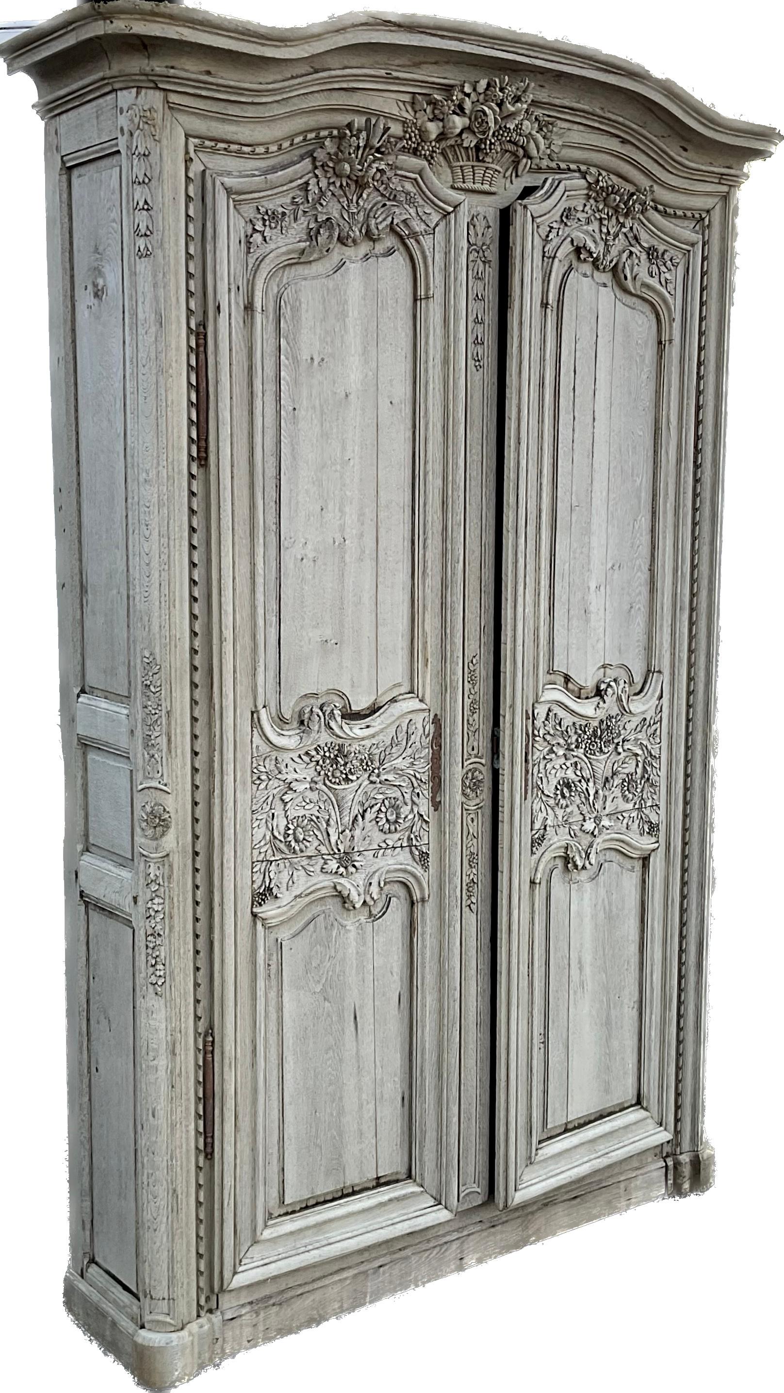 Early 18th Century Bleached Oak Wedding Armoire from France 12