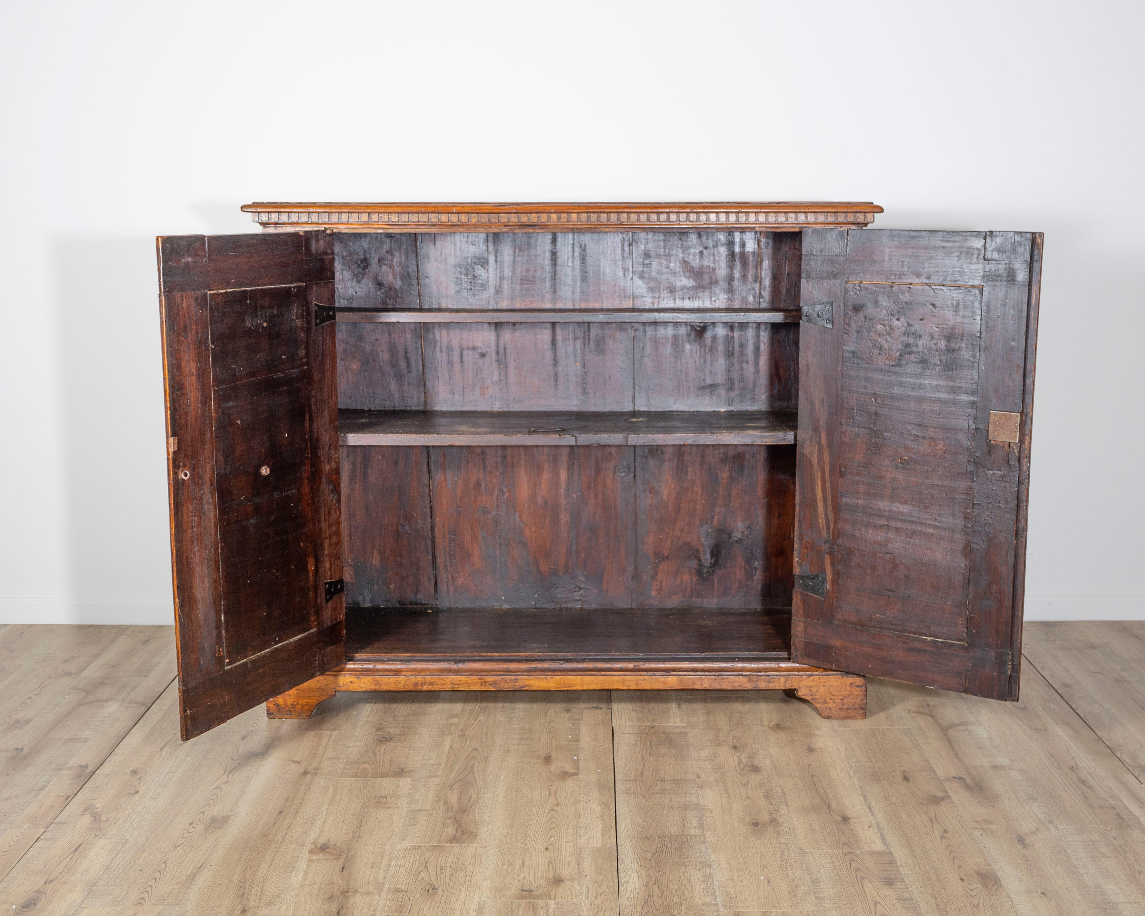 Italian Early 18th Century Bolognese Walnut Sideboard For Sale