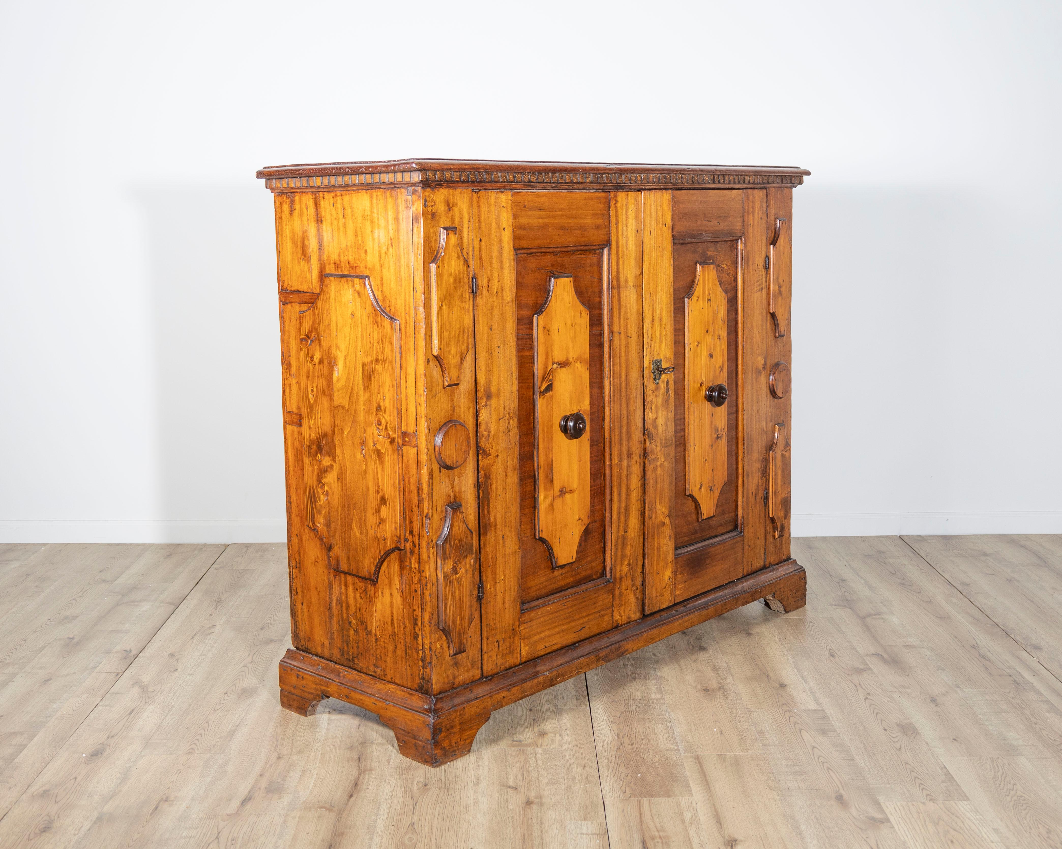 Early 18th Century Bolognese Walnut Sideboard In Good Condition For Sale In Atlanta, GA