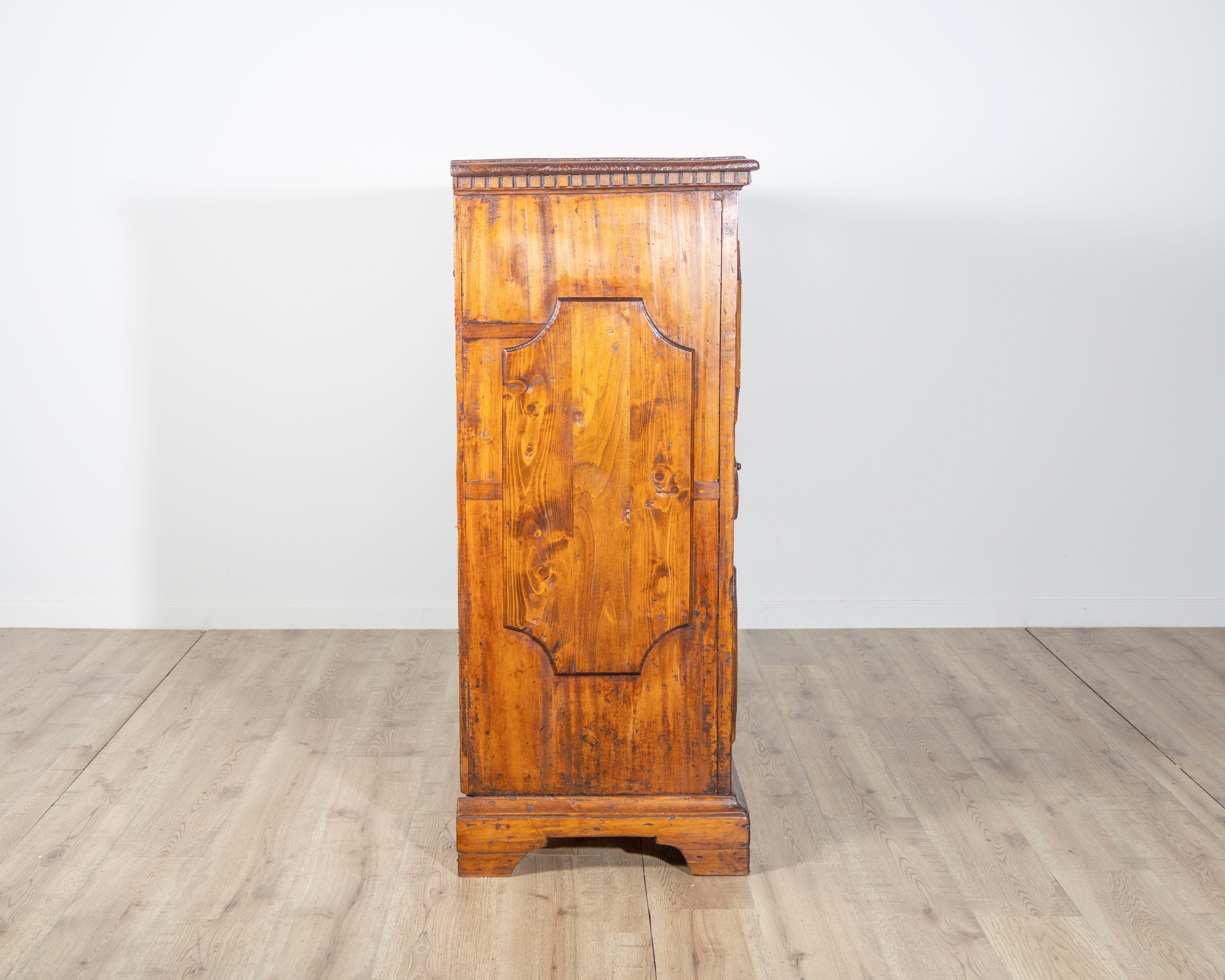 Early 18th Century Bolognese Walnut Sideboard For Sale 1