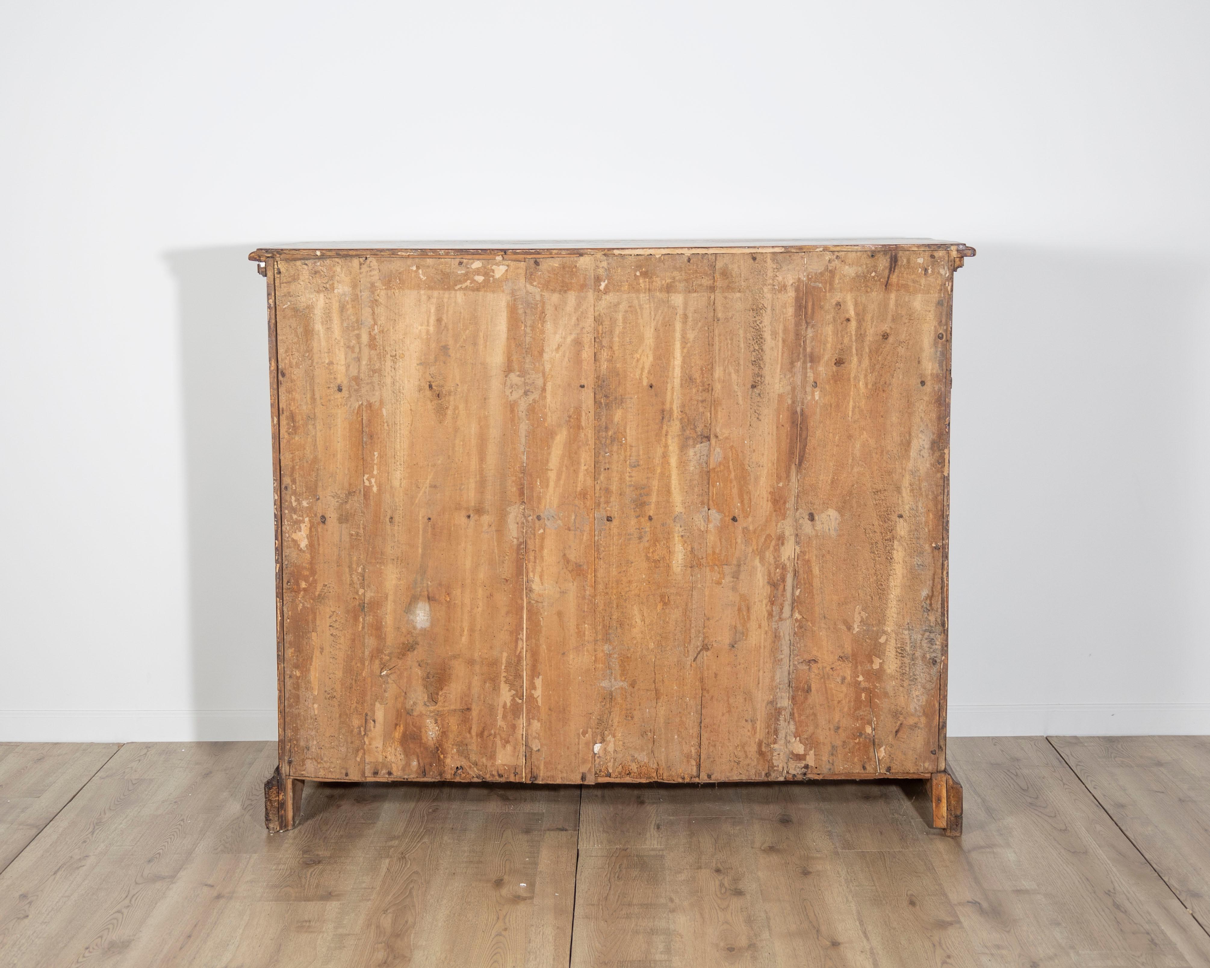 Early 18th Century Bolognese Walnut Sideboard For Sale 2