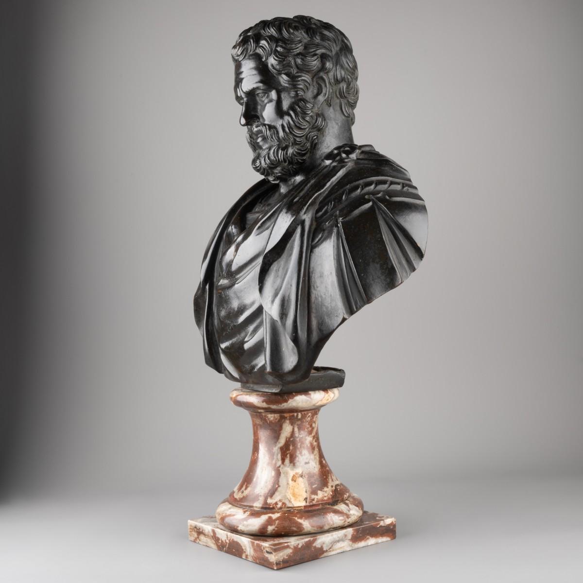 French Early 18th Century Bronze Bust of a Roman Emperor or General For Sale