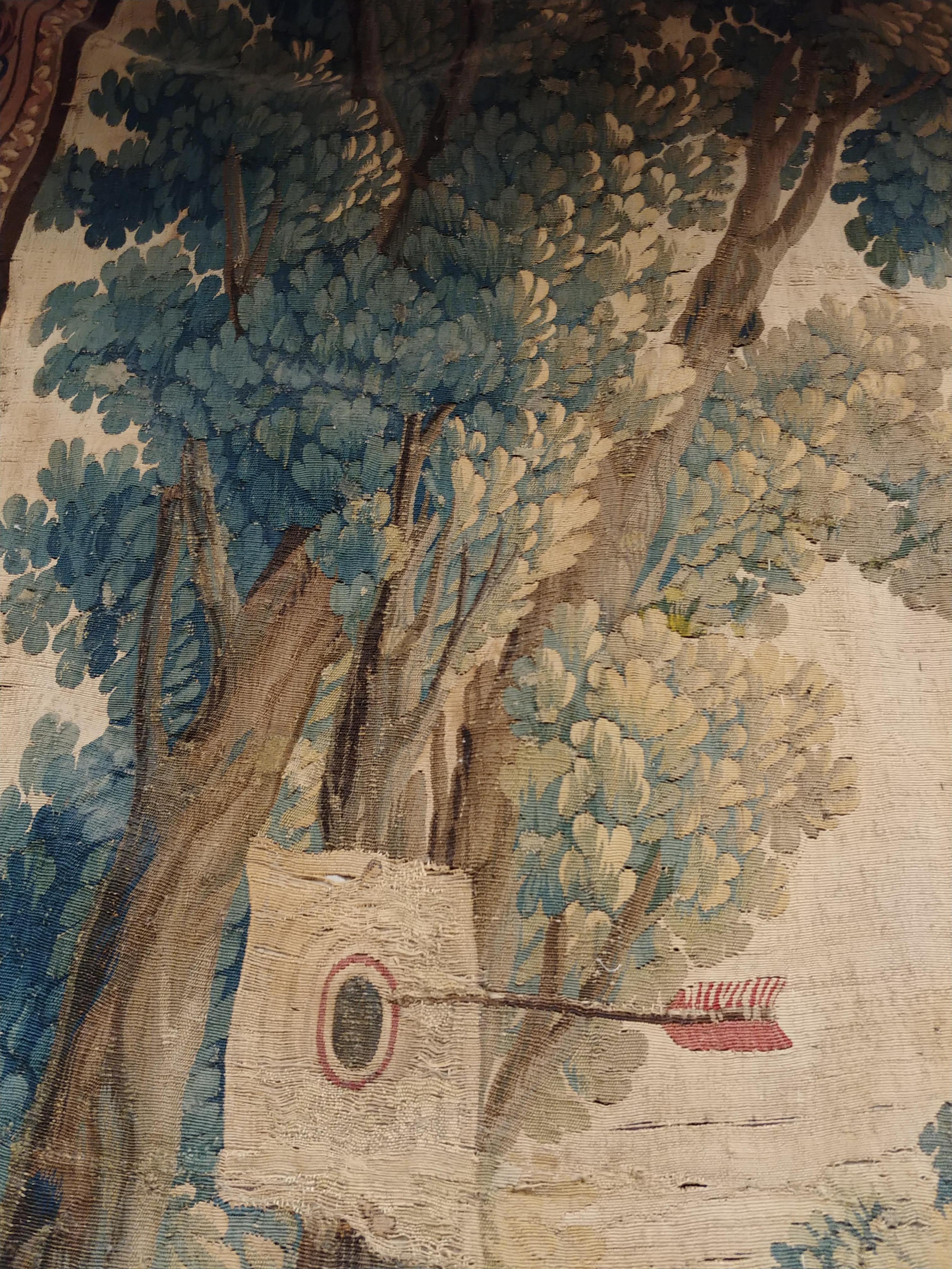Frühes 18. Jahrhundert Brüsseler Wandteppich, fein gewebt, rot, blau, grün, Seide und Wolle (Belgisch) im Angebot