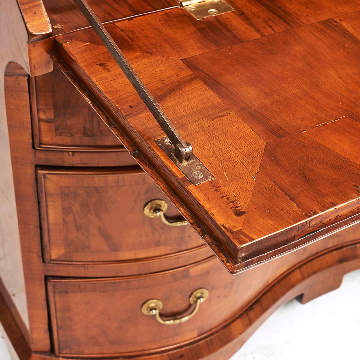 Early 18th Century Burl Walnut Veneered Bureau Cabinet For Sale 5