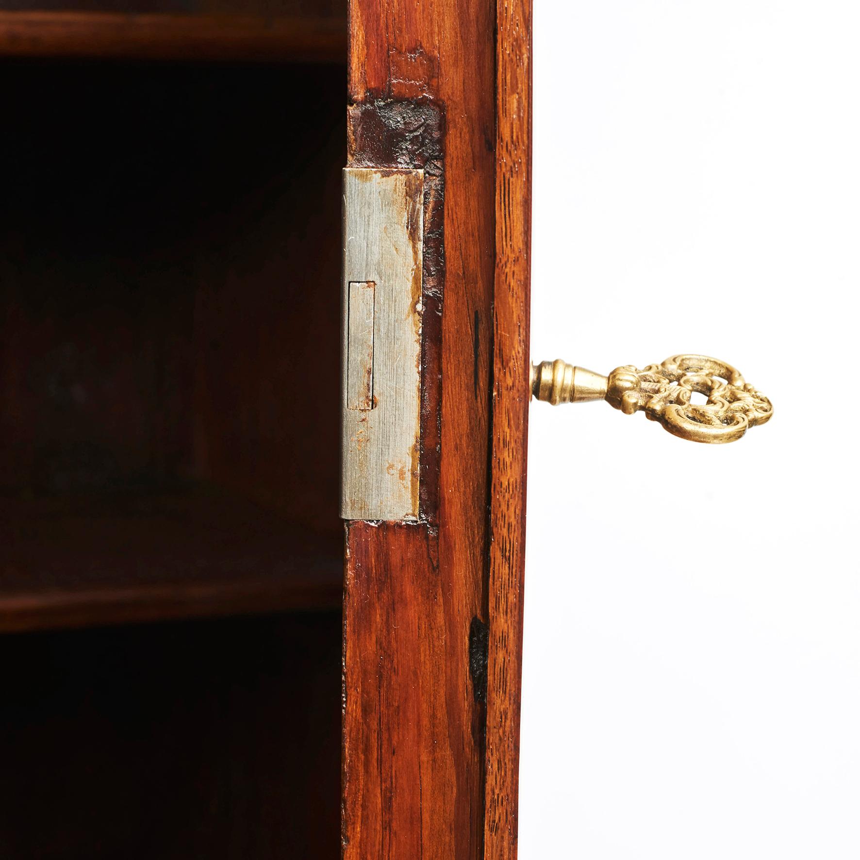 Early 18th Century Burl Walnut Veneered Bureau Cabinet In Good Condition For Sale In Kastrup, DK