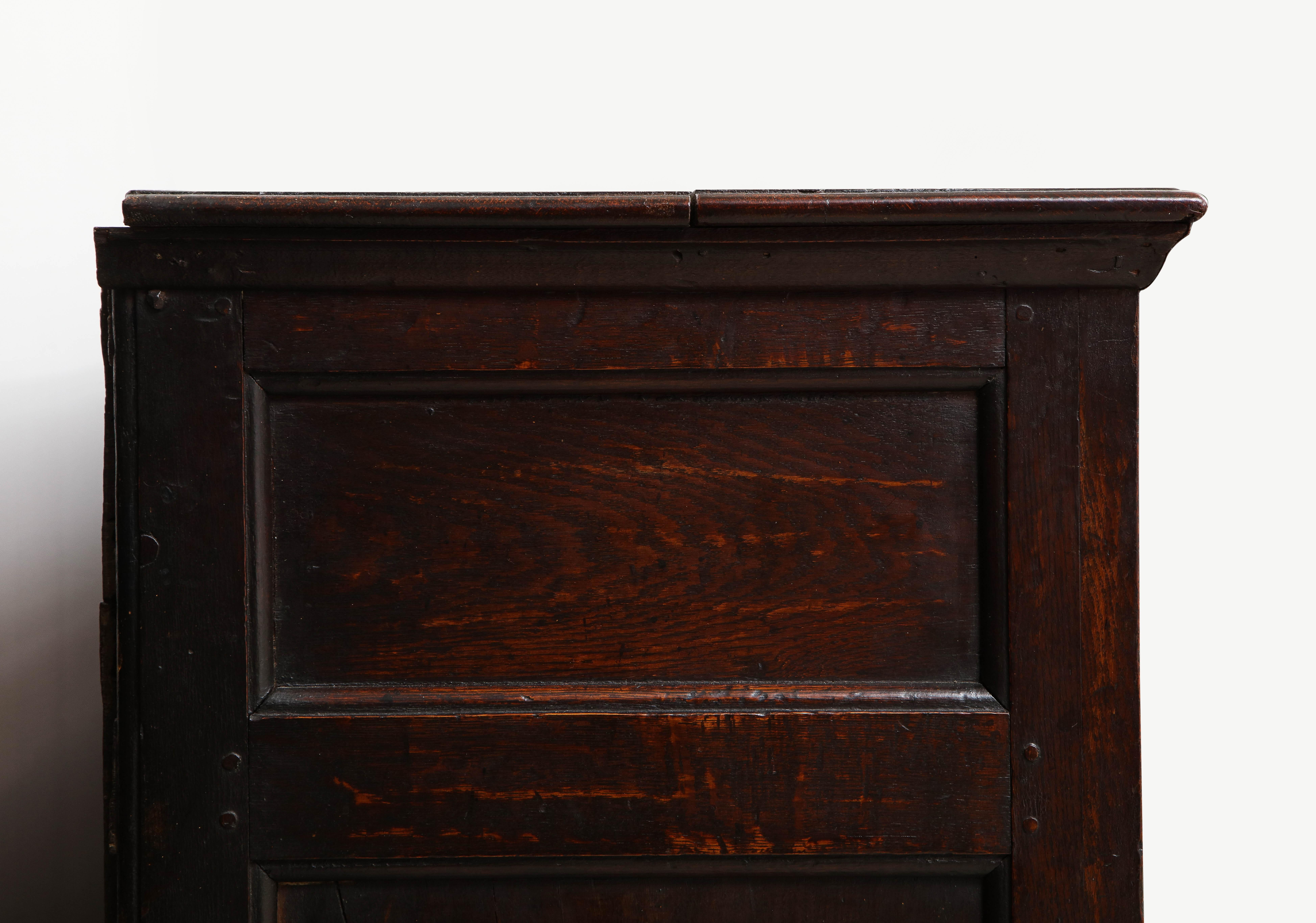 Early 18th Century Cabinet Dresser For Sale 5