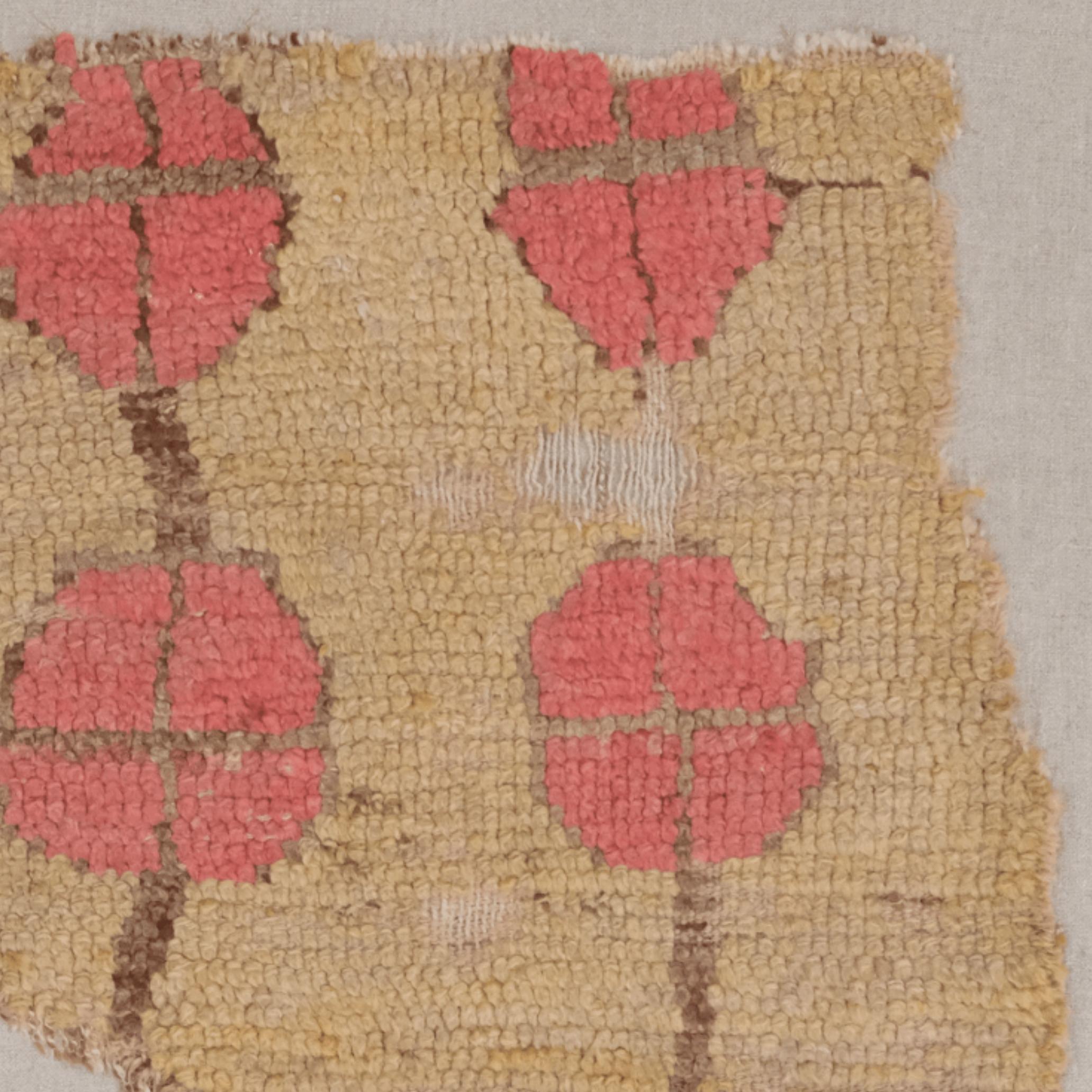 Tessuto a mano Frammento di tappeto della Cappadocia dell'inizio del XVIII secolo in vendita