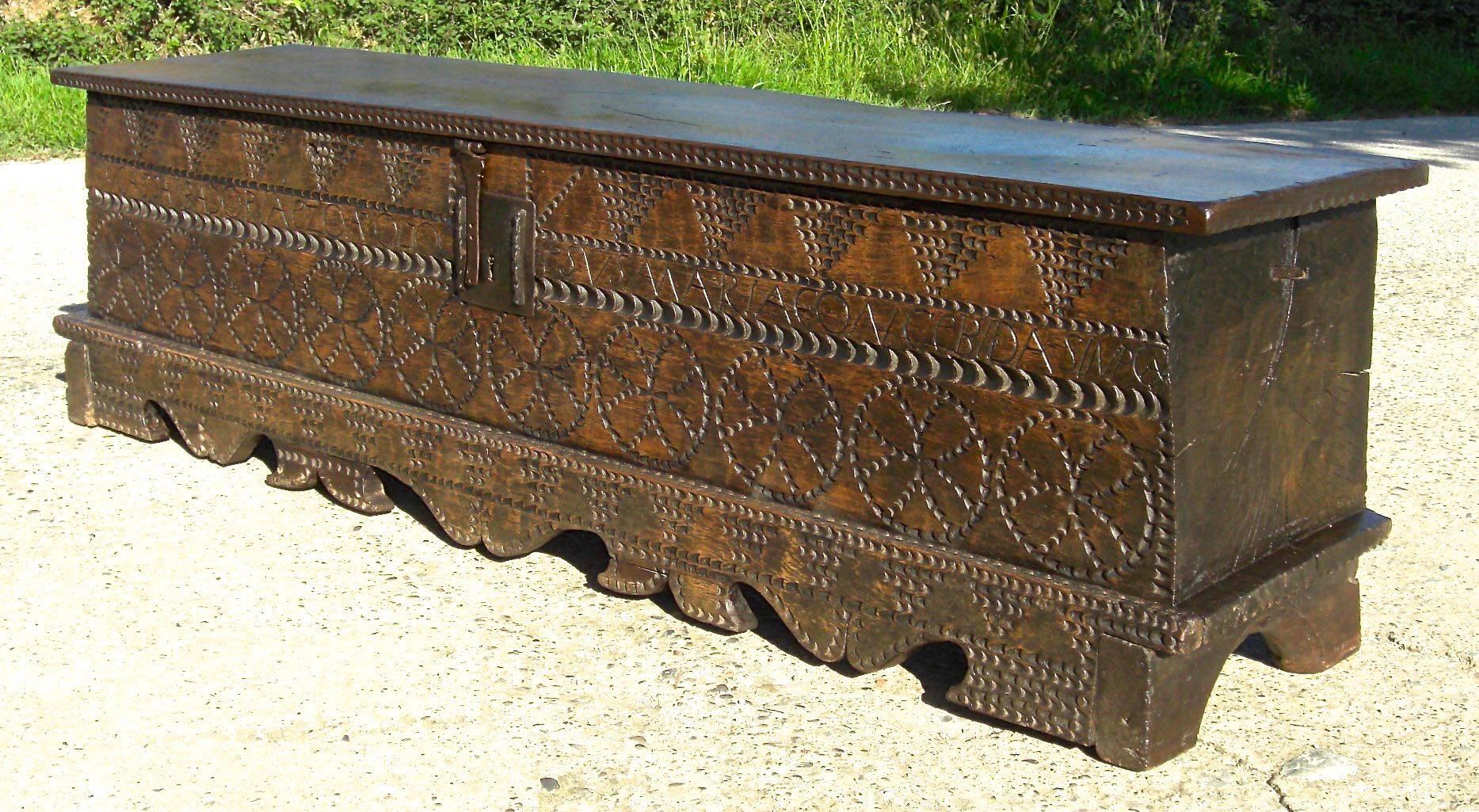 Early 18th Century Carved Oak and Elm Spanish Blanket Chest In Excellent Condition In Santa Fe, NM