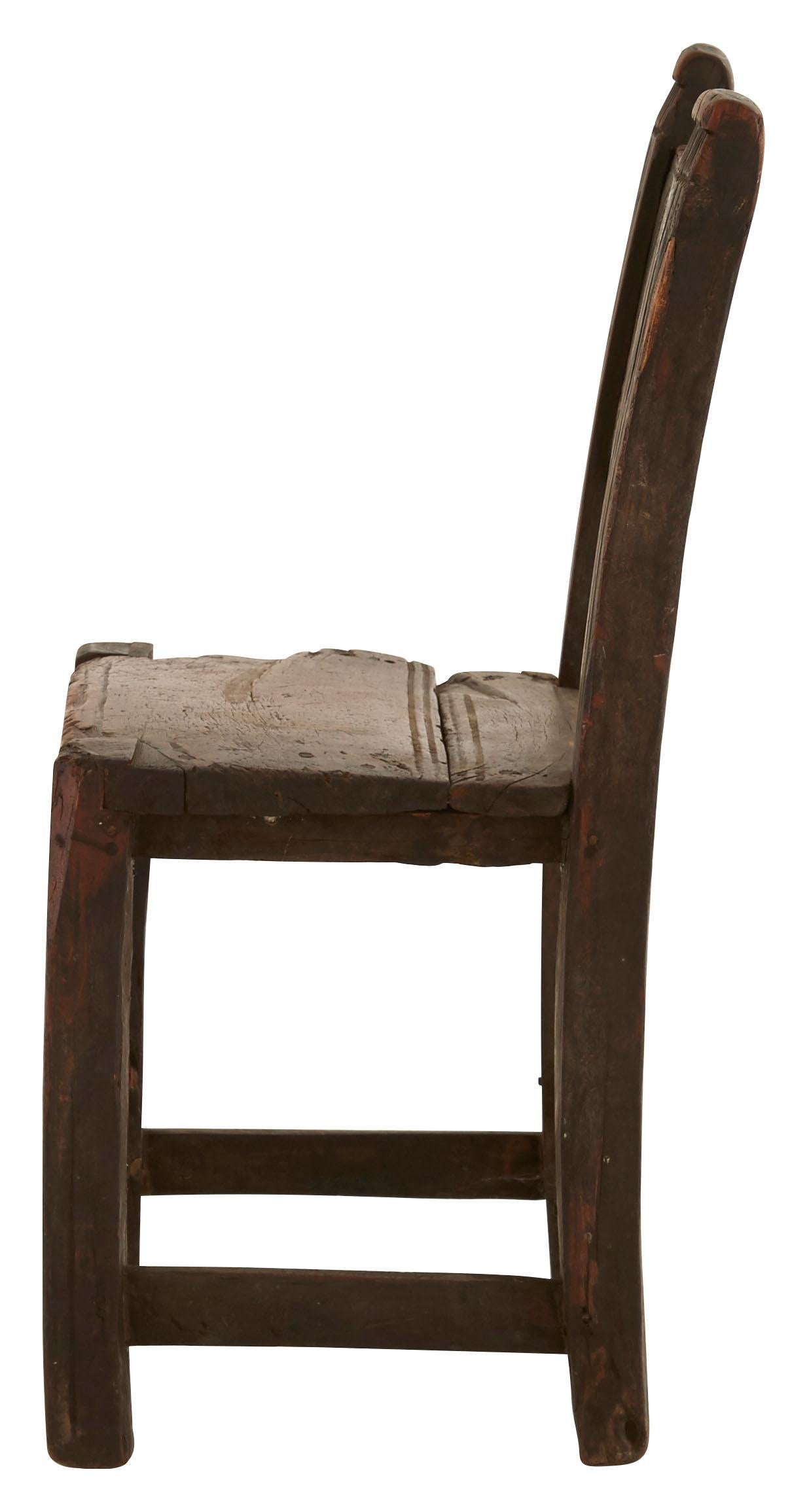 • Hand carved oak
• Patinated finish
• Early 18th century
• American

Dimensions:
• Overall 14.5