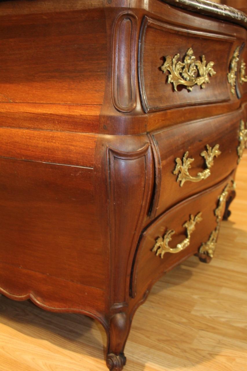 Early 18th Century Chest Of Drawers, Port Work en vente 3